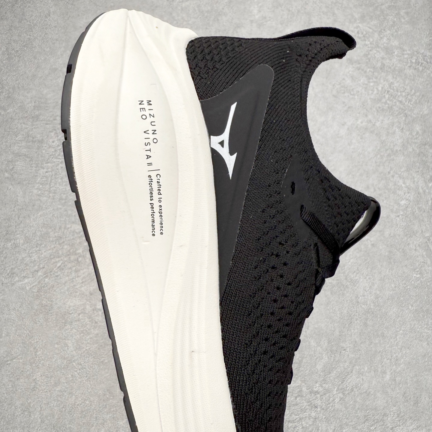 图片[6]-Mizuno Neo Vista Y2K柔软舒适减震耐磨支撑 低帮休闲跑步鞋 男女同款 美津浓（Mizuno）是日本美津浓株式会社于1906年创立的运动品牌，经过一个多世纪的不断努力现已成为世界著名的运动器具、服装和鞋类生产商。美津浓力求服务于各类运动项目，并竭力使运动生活更加愉快和振奋。产品种类齐全，覆盖几乎全部主要运动项目，达到30万多个品类。尺码：36 36.5 37.5 38 38.5 39 40 40.5 41 42 42.5 43 44 44.5 45-选品中心