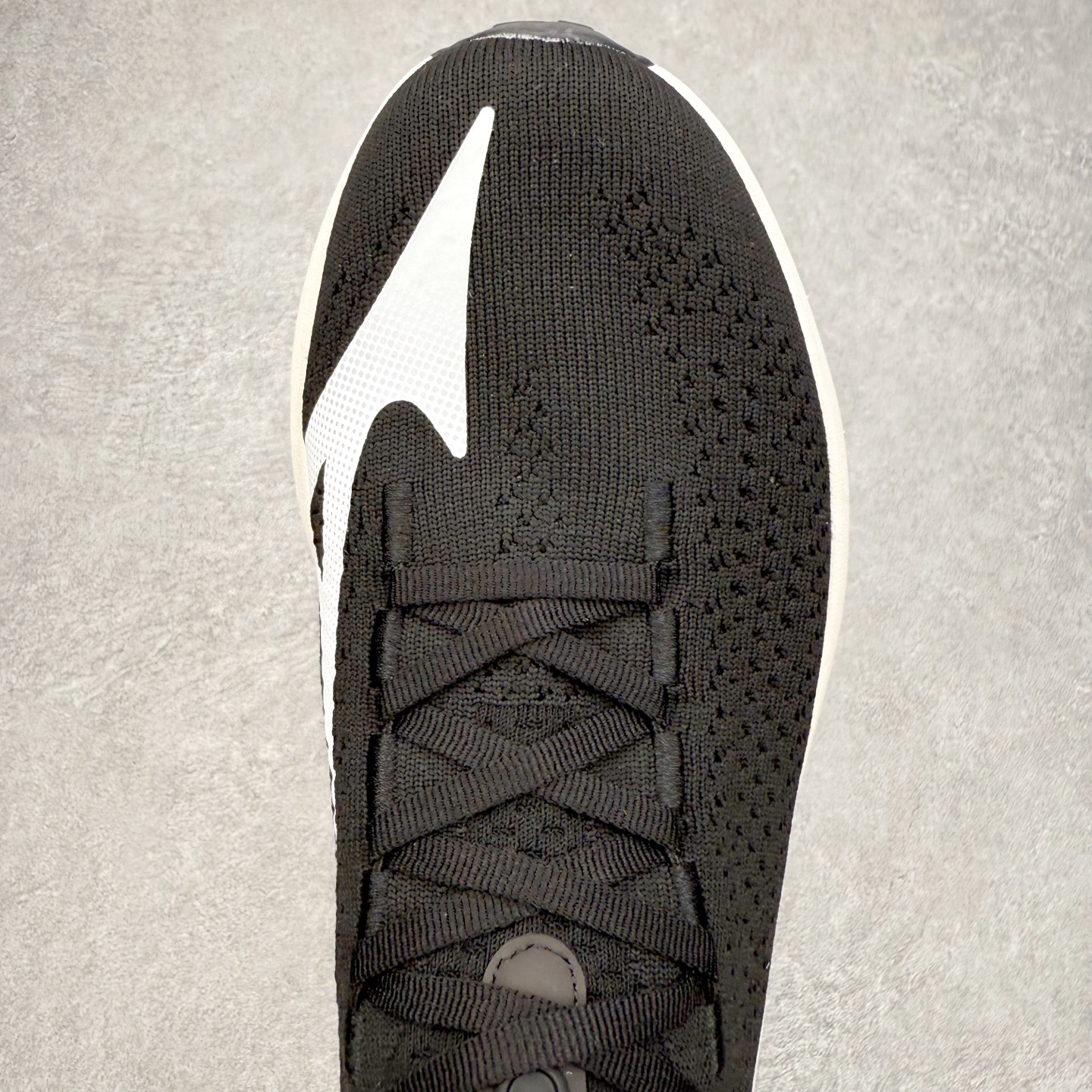 图片[4]-Mizuno Neo Vista Y2K柔软舒适减震耐磨支撑 低帮休闲跑步鞋 男女同款 美津浓（Mizuno）是日本美津浓株式会社于1906年创立的运动品牌，经过一个多世纪的不断努力现已成为世界著名的运动器具、服装和鞋类生产商。美津浓力求服务于各类运动项目，并竭力使运动生活更加愉快和振奋。产品种类齐全，覆盖几乎全部主要运动项目，达到30万多个品类。尺码：36 36.5 37.5 38 38.5 39 40 40.5 41 42 42.5 43 44 44.5 45-选品中心