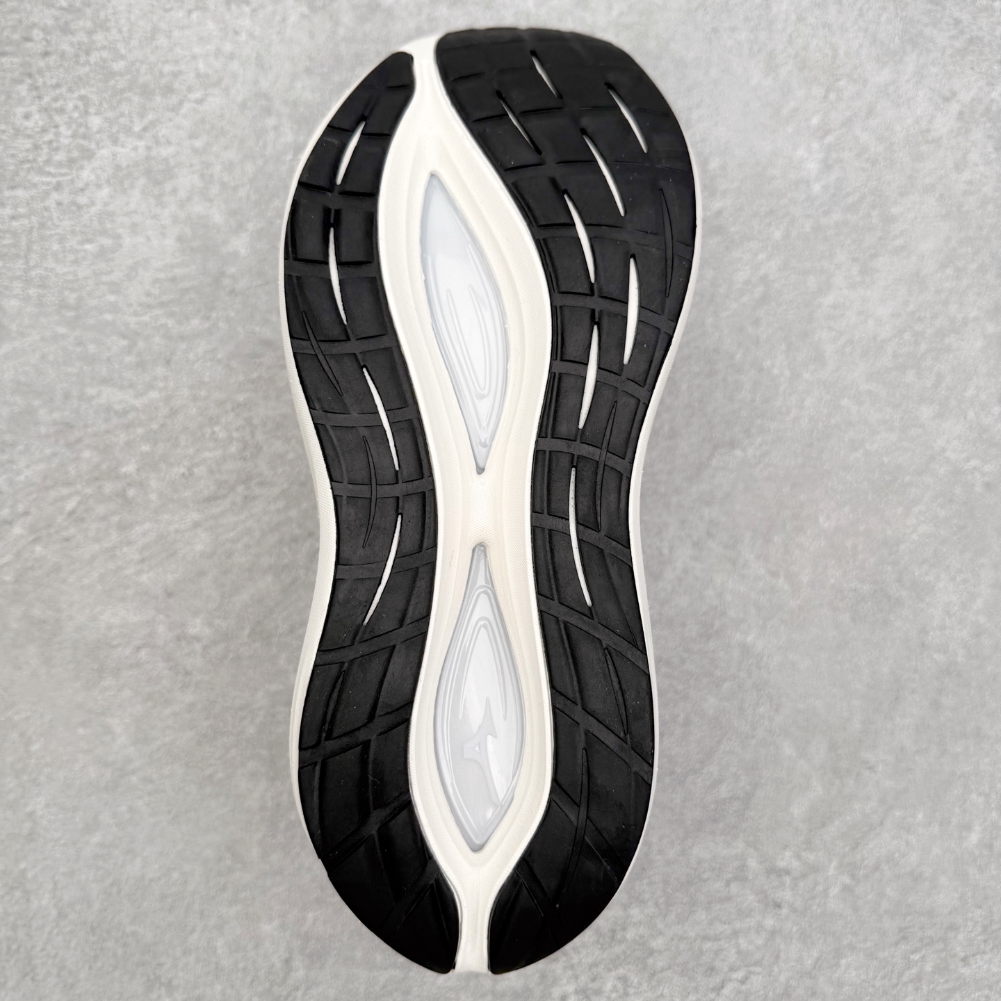 图片[9]-Mizuno Neo Vista Y2K柔软舒适减震耐磨支撑 低帮休闲跑步鞋 男女同款 美津浓（Mizuno）是日本美津浓株式会社于1906年创立的运动品牌，经过一个多世纪的不断努力现已成为世界著名的运动器具、服装和鞋类生产商。美津浓力求服务于各类运动项目，并竭力使运动生活更加愉快和振奋。产品种类齐全，覆盖几乎全部主要运动项目，达到30万多个品类。尺码：36 36.5 37.5 38 38.5 39 40 40.5 41 42 42.5 43 44 44.5 45-选品中心