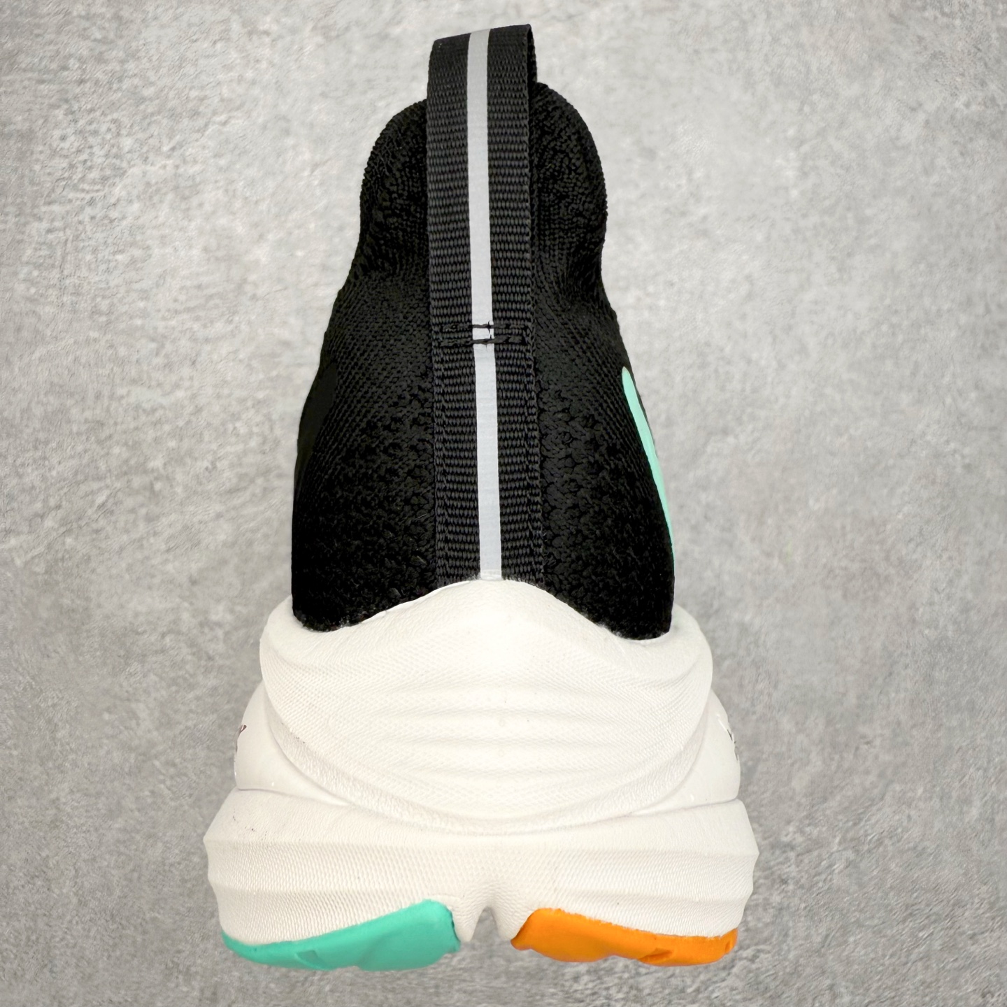 图片[8]-Mizuno Neo Vista Y2K柔软舒适减震耐磨支撑 低帮休闲跑步鞋 男女同款 美津浓（Mizuno）是日本美津浓株式会社于1906年创立的运动品牌，经过一个多世纪的不断努力现已成为世界著名的运动器具、服装和鞋类生产商。美津浓力求服务于各类运动项目，并竭力使运动生活更加愉快和振奋。产品种类齐全，覆盖几乎全部主要运动项目，达到30万多个品类。尺码：36 36.5 37.5 38 38.5 39 40 40.5 41 42 42.5 43 44 44.5 45-选品中心