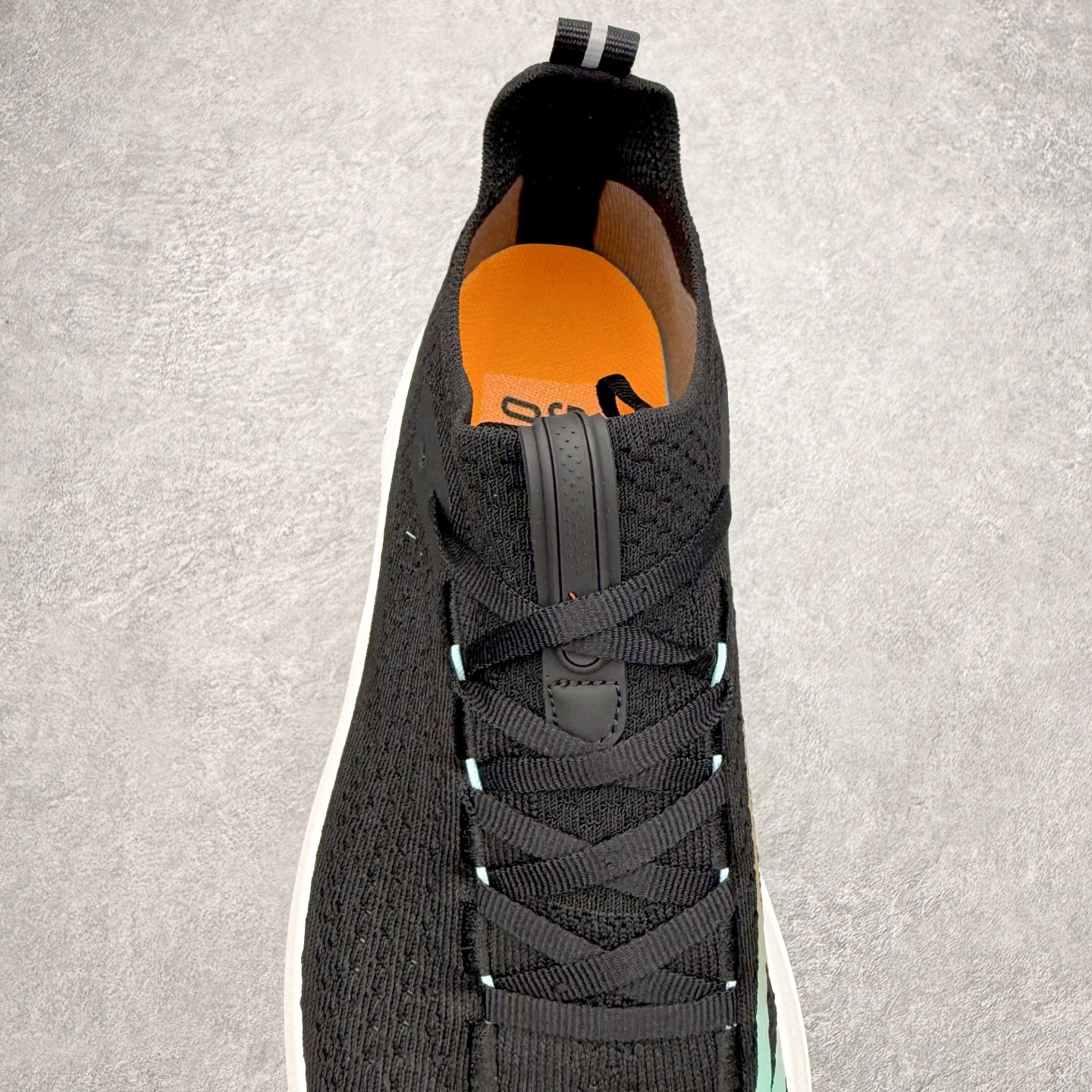 图片[5]-Mizuno Neo Vista Y2K柔软舒适减震耐磨支撑 低帮休闲跑步鞋 男女同款 美津浓（Mizuno）是日本美津浓株式会社于1906年创立的运动品牌，经过一个多世纪的不断努力现已成为世界著名的运动器具、服装和鞋类生产商。美津浓力求服务于各类运动项目，并竭力使运动生活更加愉快和振奋。产品种类齐全，覆盖几乎全部主要运动项目，达到30万多个品类。尺码：36 36.5 37.5 38 38.5 39 40 40.5 41 42 42.5 43 44 44.5 45-选品中心