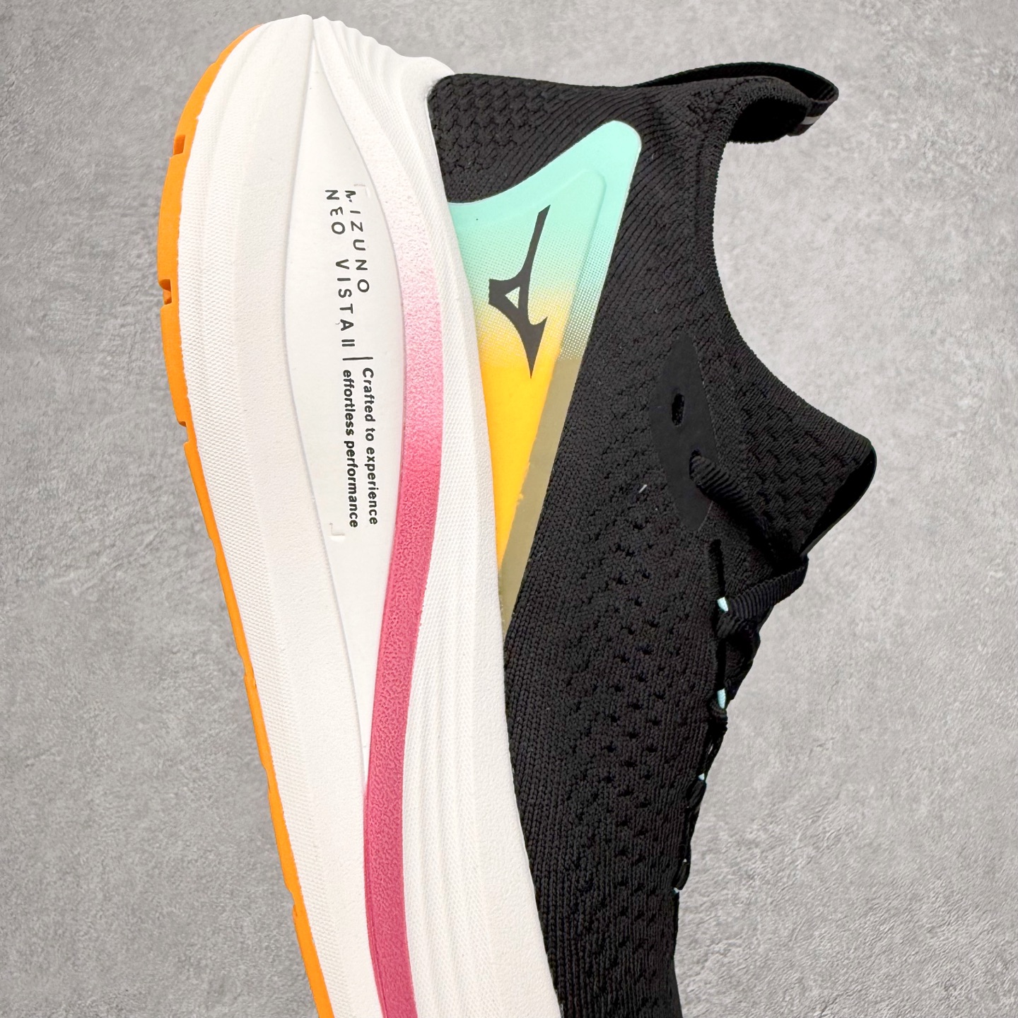 图片[6]-Mizuno Neo Vista Y2K柔软舒适减震耐磨支撑 低帮休闲跑步鞋 男女同款 美津浓（Mizuno）是日本美津浓株式会社于1906年创立的运动品牌，经过一个多世纪的不断努力现已成为世界著名的运动器具、服装和鞋类生产商。美津浓力求服务于各类运动项目，并竭力使运动生活更加愉快和振奋。产品种类齐全，覆盖几乎全部主要运动项目，达到30万多个品类。尺码：36 36.5 37.5 38 38.5 39 40 40.5 41 42 42.5 43 44 44.5 45-选品中心