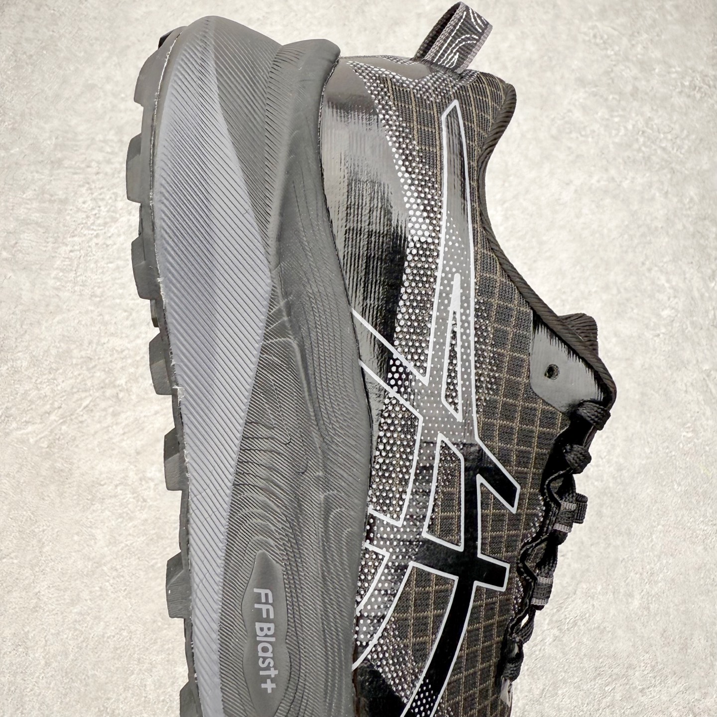 图片[6]-Asics GEL-TRABUCO 13 GTX 亚瑟士舒适百搭轻便透气减震低帮跑步鞋 ASICS（亚瑟士）是日本实业家鬼冢喜八郎创立的跑鞋运动品牌，名字想法源自著名的拉丁谚语“AnimaSana In Corpore Sano”，意为“健全的精神寓于强健的体魄”。正如其名字的含义，ASICS亚瑟士一直坚信保持身体的健康与活力是打造健康快乐的生活方式的最佳途径。亚瑟士的跑鞋、篮球鞋等系列集专业与美貌于一身，拥有极高的热度。2016年，ASICS在“2016年日本最佳全球品牌”排行榜名列第17名。尺码：36 37 37.5 38 39 39.5 40 40.5 41.5 42 42.5 43.5 44 45-选品中心