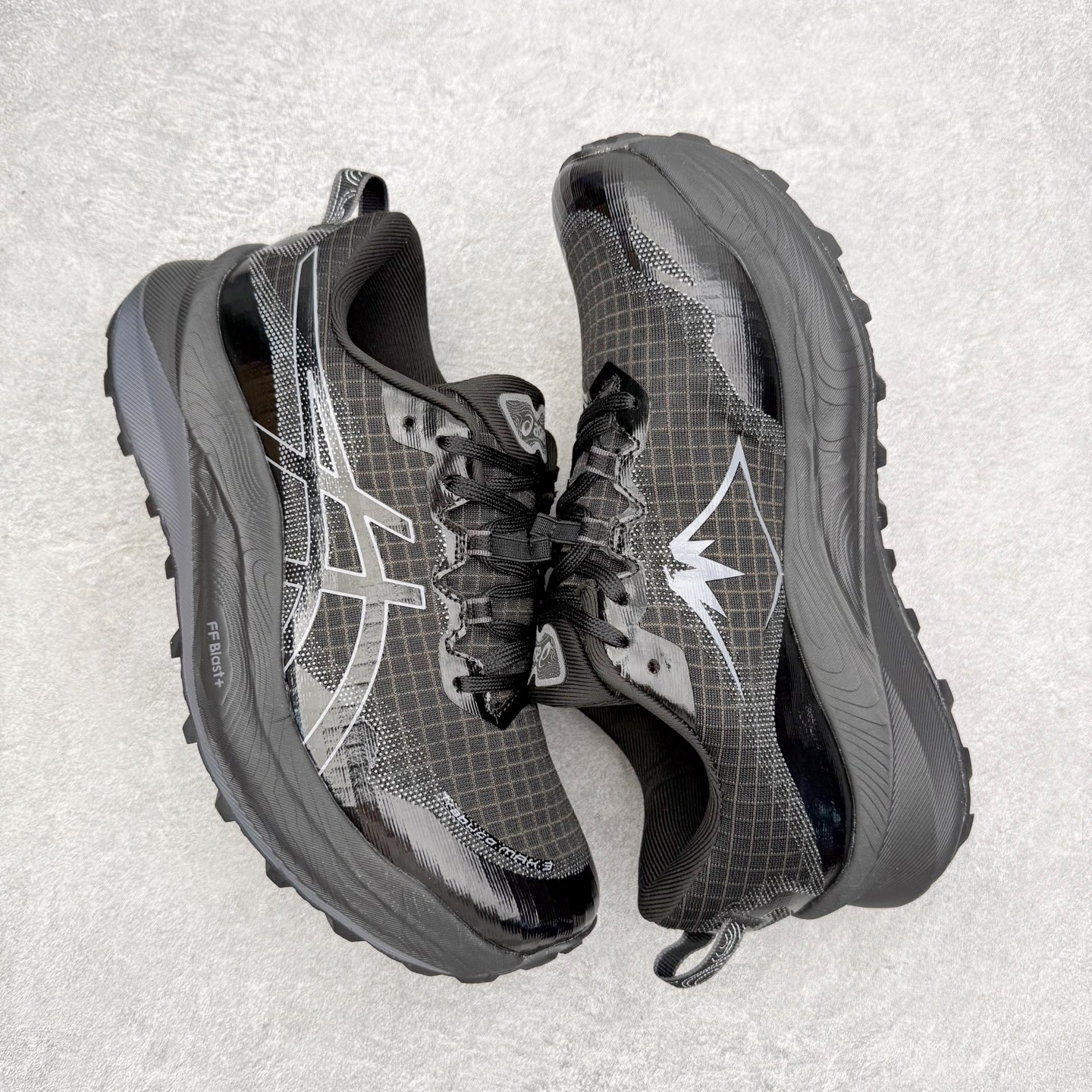图片[3]-Asics GEL-TRABUCO 13 GTX 亚瑟士舒适百搭轻便透气减震低帮跑步鞋 ASICS（亚瑟士）是日本实业家鬼冢喜八郎创立的跑鞋运动品牌，名字想法源自著名的拉丁谚语“AnimaSana In Corpore Sano”，意为“健全的精神寓于强健的体魄”。正如其名字的含义，ASICS亚瑟士一直坚信保持身体的健康与活力是打造健康快乐的生活方式的最佳途径。亚瑟士的跑鞋、篮球鞋等系列集专业与美貌于一身，拥有极高的热度。2016年，ASICS在“2016年日本最佳全球品牌”排行榜名列第17名。尺码：36 37 37.5 38 39 39.5 40 40.5 41.5 42 42.5 43.5 44 45-选品中心