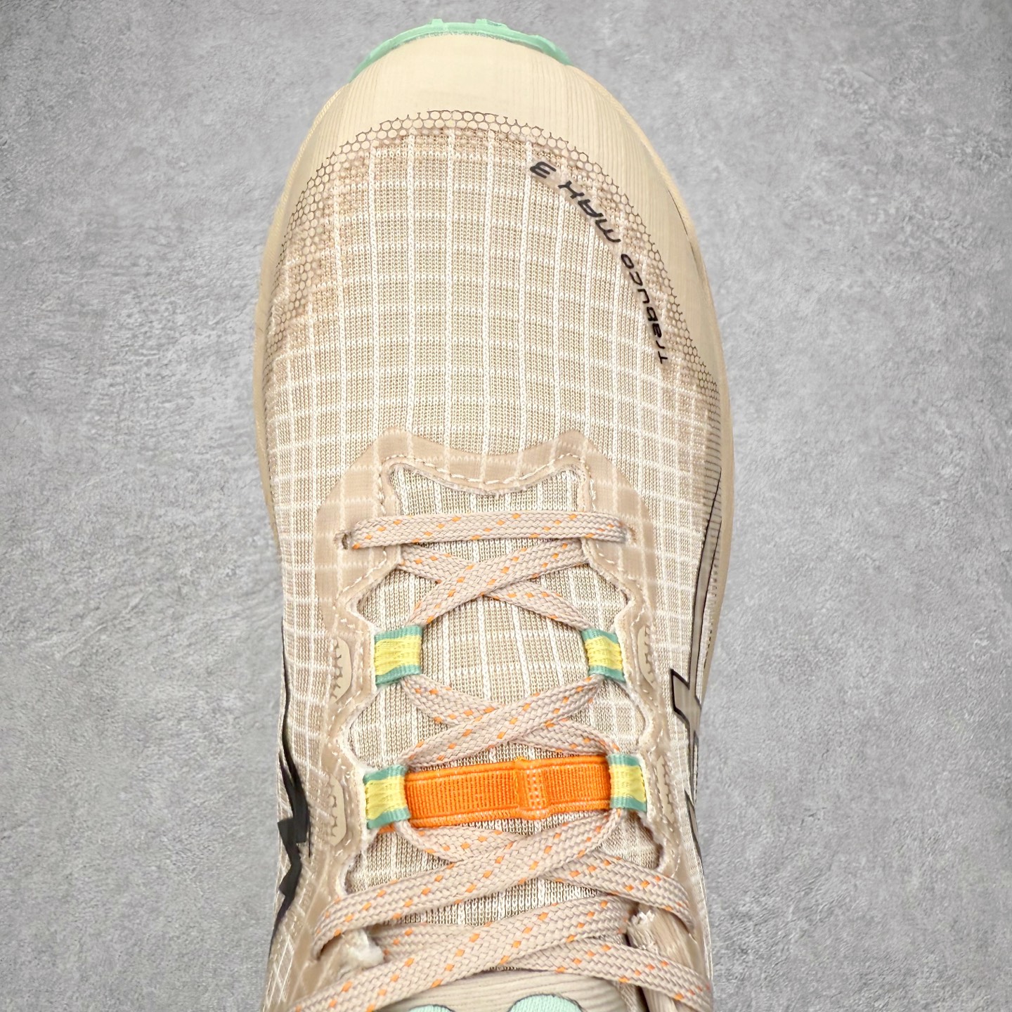 图片[4]-Asics GEL-TRABUCO 13 GTX 亚瑟士舒适百搭轻便透气减震低帮跑步鞋 ASICS（亚瑟士）是日本实业家鬼冢喜八郎创立的跑鞋运动品牌，名字想法源自著名的拉丁谚语“AnimaSana In Corpore Sano”，意为“健全的精神寓于强健的体魄”。正如其名字的含义，ASICS亚瑟士一直坚信保持身体的健康与活力是打造健康快乐的生活方式的最佳途径。亚瑟士的跑鞋、篮球鞋等系列集专业与美貌于一身，拥有极高的热度。2016年，ASICS在“2016年日本最佳全球品牌”排行榜名列第17名。尺码：36 37 37.5 38 39 39.5 40 40.5 41.5 42 42.5 43.5 44 45-选品中心