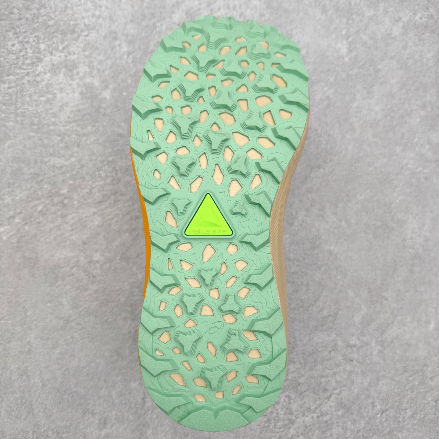 图片[9]-Asics GEL-TRABUCO 13 GTX 亚瑟士舒适百搭轻便透气减震低帮跑步鞋 ASICS（亚瑟士）是日本实业家鬼冢喜八郎创立的跑鞋运动品牌，名字想法源自著名的拉丁谚语“AnimaSana In Corpore Sano”，意为“健全的精神寓于强健的体魄”。正如其名字的含义，ASICS亚瑟士一直坚信保持身体的健康与活力是打造健康快乐的生活方式的最佳途径。亚瑟士的跑鞋、篮球鞋等系列集专业与美貌于一身，拥有极高的热度。2016年，ASICS在“2016年日本最佳全球品牌”排行榜名列第17名。尺码：36 37 37.5 38 39 39.5 40 40.5 41.5 42 42.5 43.5 44 45-选品中心