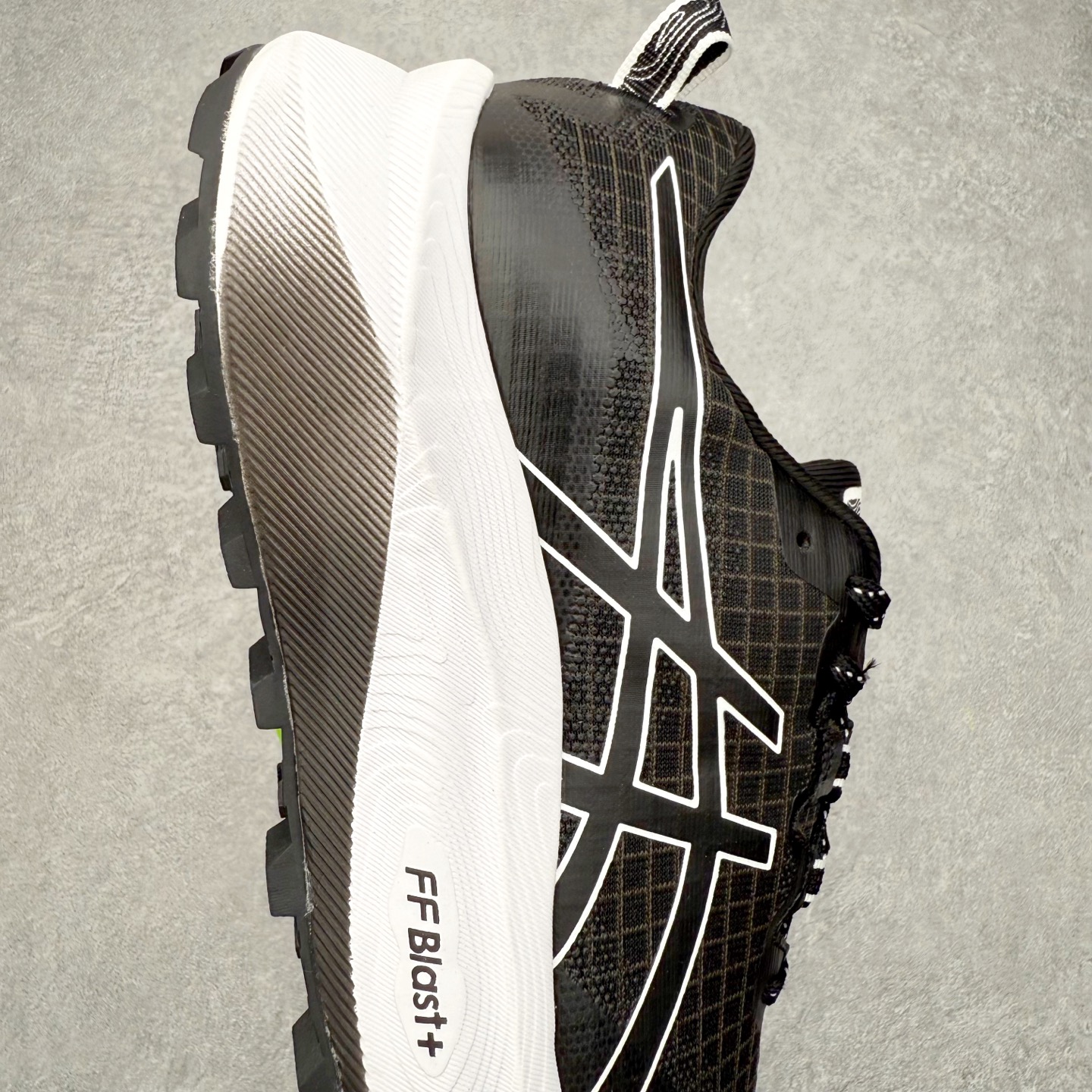 图片[6]-Asics GEL-TRABUCO 13 GTX 亚瑟士舒适百搭轻便透气减震低帮跑步鞋 ASICS（亚瑟士）是日本实业家鬼冢喜八郎创立的跑鞋运动品牌，名字想法源自著名的拉丁谚语“AnimaSana In Corpore Sano”，意为“健全的精神寓于强健的体魄”。正如其名字的含义，ASICS亚瑟士一直坚信保持身体的健康与活力是打造健康快乐的生活方式的最佳途径。亚瑟士的跑鞋、篮球鞋等系列集专业与美貌于一身，拥有极高的热度。2016年，ASICS在“2016年日本最佳全球品牌”排行榜名列第17名。尺码：36 37 37.5 38 39 39.5 40 40.5 41.5 42 42.5 43.5 44 45-选品中心