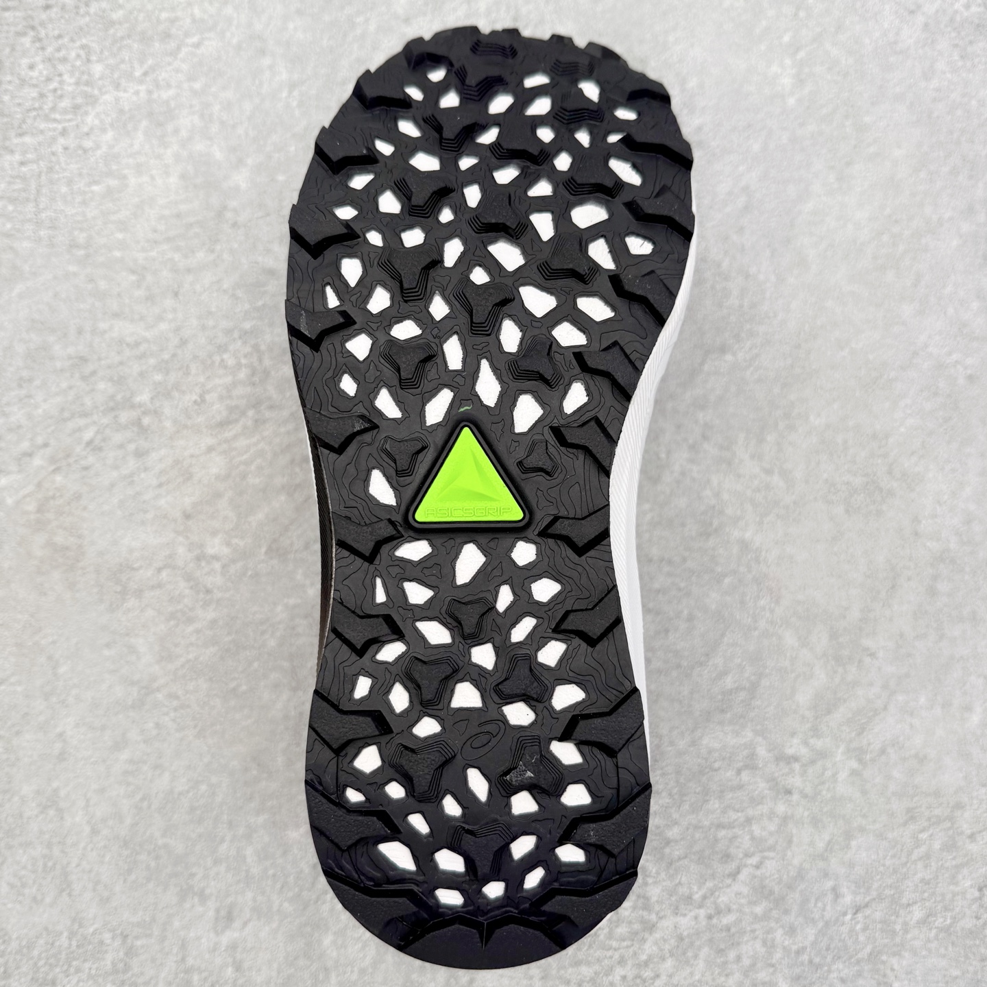 图片[9]-Asics GEL-TRABUCO 13 GTX 亚瑟士舒适百搭轻便透气减震低帮跑步鞋 ASICS（亚瑟士）是日本实业家鬼冢喜八郎创立的跑鞋运动品牌，名字想法源自著名的拉丁谚语“AnimaSana In Corpore Sano”，意为“健全的精神寓于强健的体魄”。正如其名字的含义，ASICS亚瑟士一直坚信保持身体的健康与活力是打造健康快乐的生活方式的最佳途径。亚瑟士的跑鞋、篮球鞋等系列集专业与美貌于一身，拥有极高的热度。2016年，ASICS在“2016年日本最佳全球品牌”排行榜名列第17名。尺码：36 37 37.5 38 39 39.5 40 40.5 41.5 42 42.5 43.5 44 45-选品中心