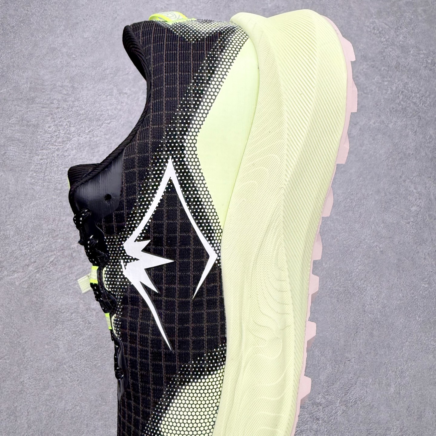 图片[7]-Asics GEL-TRABUCO 13 GTX 亚瑟士舒适百搭轻便透气减震低帮跑步鞋 ASICS（亚瑟士）是日本实业家鬼冢喜八郎创立的跑鞋运动品牌，名字想法源自著名的拉丁谚语“AnimaSana In Corpore Sano”，意为“健全的精神寓于强健的体魄”。正如其名字的含义，ASICS亚瑟士一直坚信保持身体的健康与活力是打造健康快乐的生活方式的最佳途径。亚瑟士的跑鞋、篮球鞋等系列集专业与美貌于一身，拥有极高的热度。2016年，ASICS在“2016年日本最佳全球品牌”排行榜名列第17名。尺码：36 37 37.5 38 39 39.5 40 40.5 41.5 42 42.5 43.5 44 45-选品中心