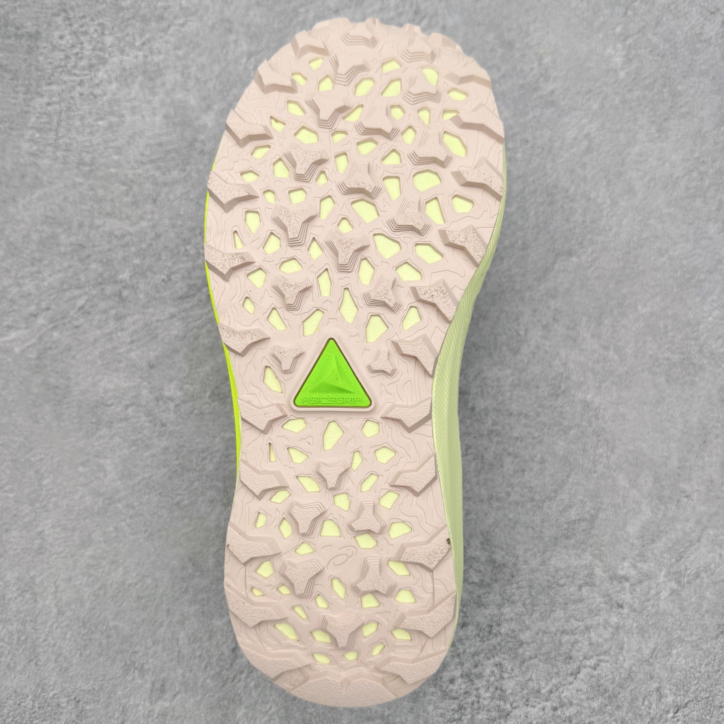 图片[9]-Asics GEL-TRABUCO 13 GTX 亚瑟士舒适百搭轻便透气减震低帮跑步鞋 ASICS（亚瑟士）是日本实业家鬼冢喜八郎创立的跑鞋运动品牌，名字想法源自著名的拉丁谚语“AnimaSana In Corpore Sano”，意为“健全的精神寓于强健的体魄”。正如其名字的含义，ASICS亚瑟士一直坚信保持身体的健康与活力是打造健康快乐的生活方式的最佳途径。亚瑟士的跑鞋、篮球鞋等系列集专业与美貌于一身，拥有极高的热度。2016年，ASICS在“2016年日本最佳全球品牌”排行榜名列第17名。尺码：36 37 37.5 38 39 39.5 40 40.5 41.5 42 42.5 43.5 44 45-选品中心