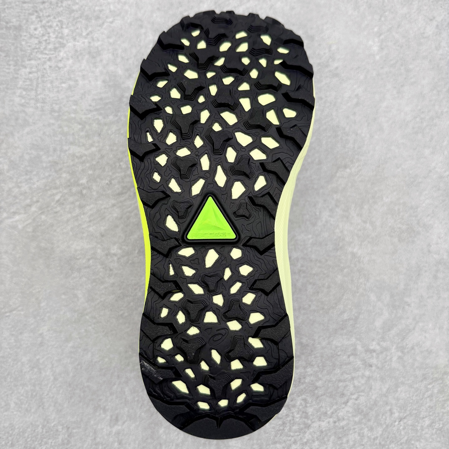 图片[9]-Asics GEL-TRABUCO 13 GTX 亚瑟士舒适百搭轻便透气减震低帮跑步鞋 ASICS（亚瑟士）是日本实业家鬼冢喜八郎创立的跑鞋运动品牌，名字想法源自著名的拉丁谚语“AnimaSana In Corpore Sano”，意为“健全的精神寓于强健的体魄”。正如其名字的含义，ASICS亚瑟士一直坚信保持身体的健康与活力是打造健康快乐的生活方式的最佳途径。亚瑟士的跑鞋、篮球鞋等系列集专业与美貌于一身，拥有极高的热度。2016年，ASICS在“2016年日本最佳全球品牌”排行榜名列第17名。尺码：36 37 37.5 38 39 39.5 40 40.5 41.5 42 42.5 43.5 44 45-选品中心