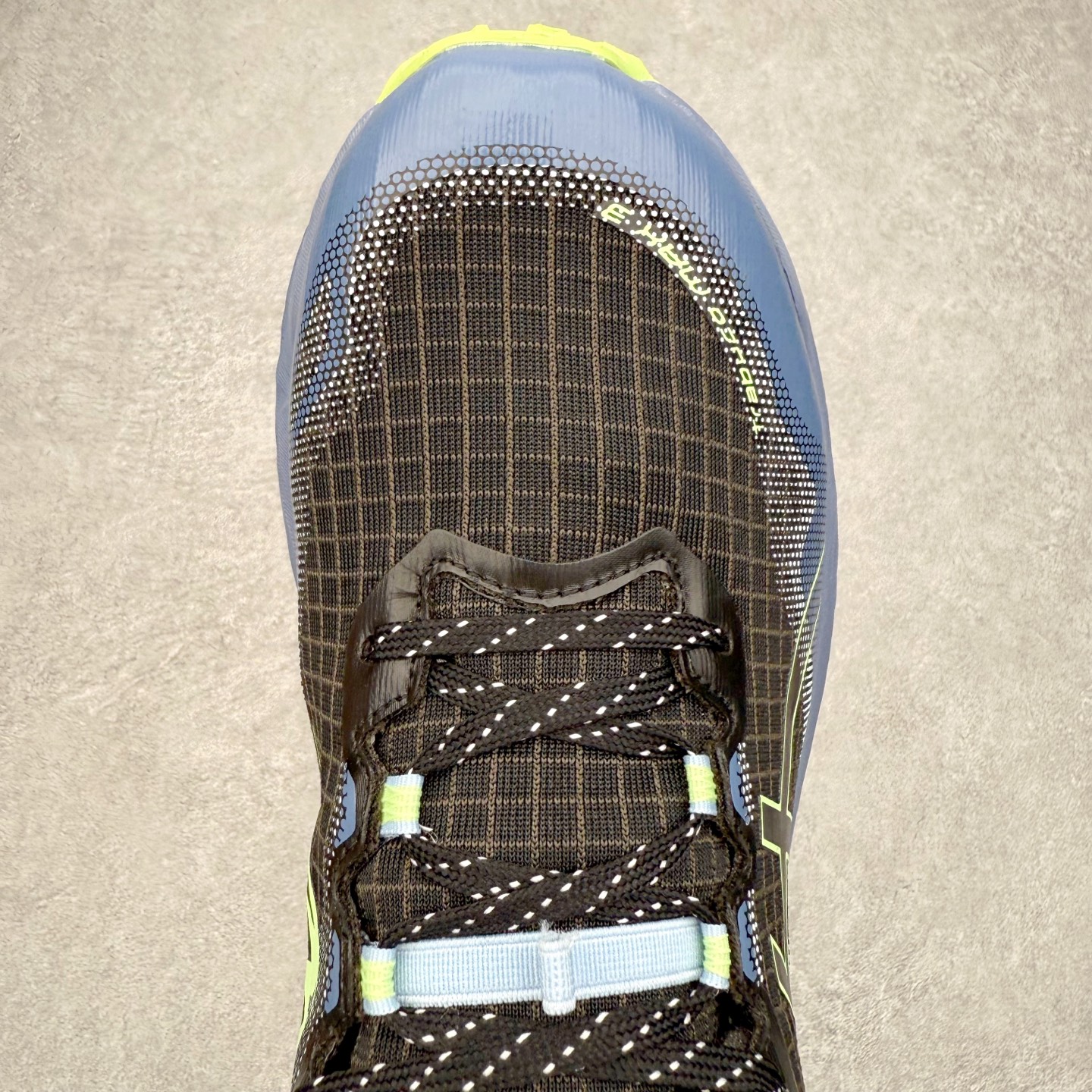 图片[4]-Asics GEL-TRABUCO 13 GTX 亚瑟士舒适百搭轻便透气减震低帮跑步鞋 ASICS（亚瑟士）是日本实业家鬼冢喜八郎创立的跑鞋运动品牌，名字想法源自著名的拉丁谚语“AnimaSana In Corpore Sano”，意为“健全的精神寓于强健的体魄”。正如其名字的含义，ASICS亚瑟士一直坚信保持身体的健康与活力是打造健康快乐的生活方式的最佳途径。亚瑟士的跑鞋、篮球鞋等系列集专业与美貌于一身，拥有极高的热度。2016年，ASICS在“2016年日本最佳全球品牌”排行榜名列第17名。尺码：36 37 37.5 38 39 39.5 40 40.5 41.5 42 42.5 43.5 44 45-选品中心