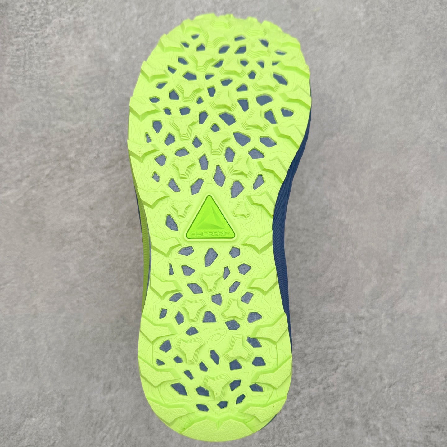 图片[9]-Asics GEL-TRABUCO 13 GTX 亚瑟士舒适百搭轻便透气减震低帮跑步鞋 ASICS（亚瑟士）是日本实业家鬼冢喜八郎创立的跑鞋运动品牌，名字想法源自著名的拉丁谚语“AnimaSana In Corpore Sano”，意为“健全的精神寓于强健的体魄”。正如其名字的含义，ASICS亚瑟士一直坚信保持身体的健康与活力是打造健康快乐的生活方式的最佳途径。亚瑟士的跑鞋、篮球鞋等系列集专业与美貌于一身，拥有极高的热度。2016年，ASICS在“2016年日本最佳全球品牌”排行榜名列第17名。尺码：36 37 37.5 38 39 39.5 40 40.5 41.5 42 42.5 43.5 44 45-选品中心