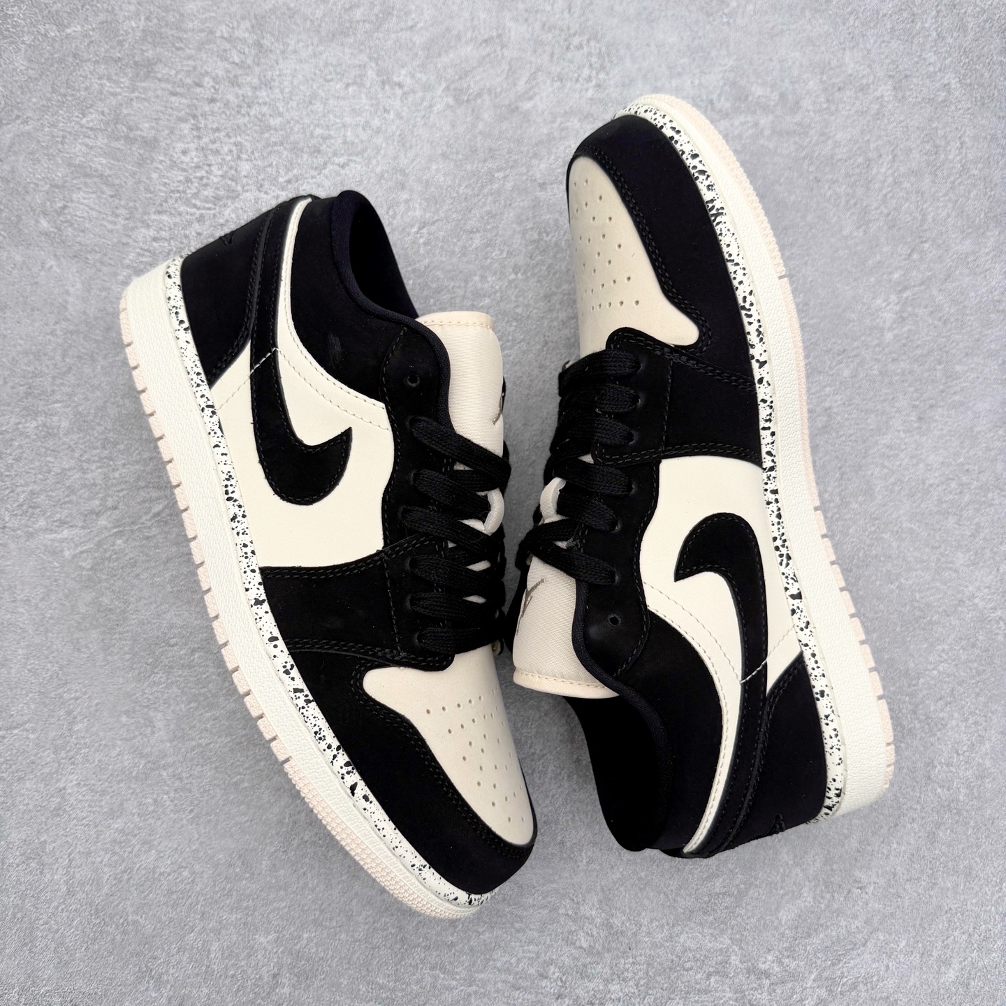 图片[3]-＃K版 Air Jordan AJ1 Low 低帮 DC0774-003 全新流水线出品 DT版本唯一平替选择 市场第二梯队最强版 全部原鞋开发 原楦原纸板开发 全鞋电脑针车 原厂内置全掌气垫 原盒内在原标 唯一Zp原版鞋带绑法 免检产品 全新2022版型 全头层皮料 完美零毛边处理 原厂配置全掌气垫 价格定位良心 几十个配色陆续出货 实拍调校N版已经零色差零失真 百分百还原实物色彩所见即所得 不存在货不对板色差等低级问题 选购参考实物拍摄 不混卖不参货 只用心做好货严格选品 承诺混一赔十 尺码：36 36.5 37.5 38 38.5 39 40 40.5 41 42 42.5 43 44 44.5 45-选品中心