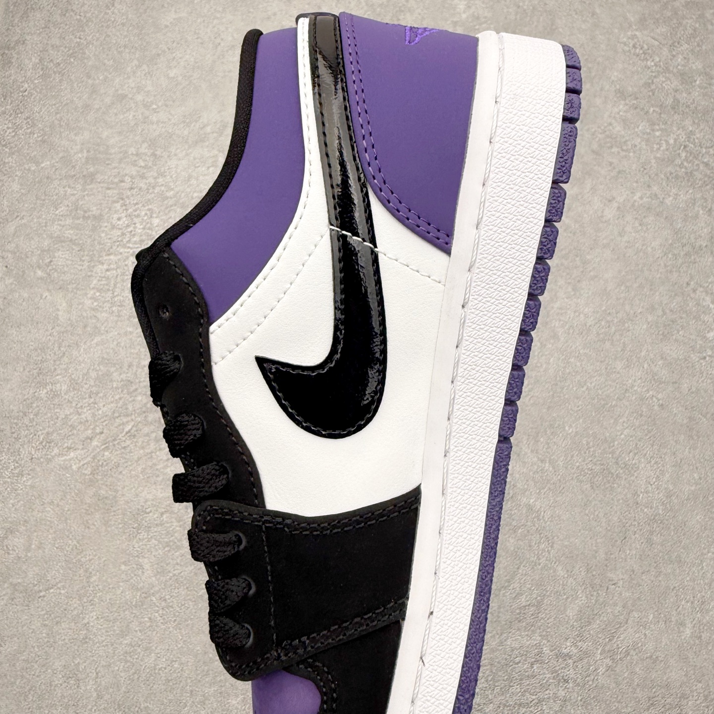 图片[7]-＃K版 Air Jordan AJ1 Low 低帮 553558-125 全新流水线出品 DT版本唯一平替选择 市场第二梯队最强版 全部原鞋开发 原楦原纸板开发 全鞋电脑针车 原厂内置全掌气垫 原盒内在原标 唯一Zp原版鞋带绑法 免检产品 全新2022版型 全头层皮料 完美零毛边处理 原厂配置全掌气垫 价格定位良心 几十个配色陆续出货 实拍调校N版已经零色差零失真 百分百还原实物色彩所见即所得 不存在货不对板色差等低级问题 选购参考实物拍摄 不混卖不参货 只用心做好货严格选品 承诺混一赔十 尺码：36 36.5 37.5 38 38.5 39 40 40.5 41 42 42.5 43 44 44.5 45-选品中心