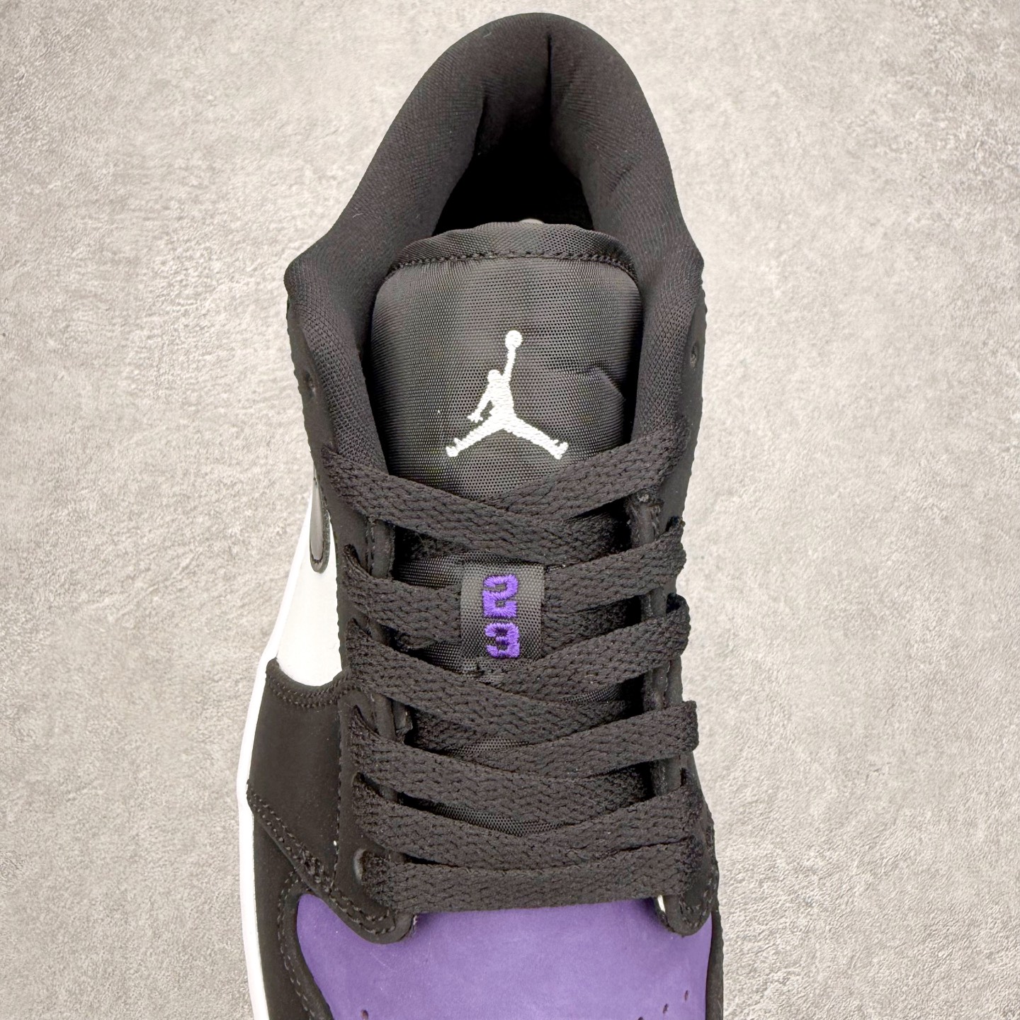 图片[5]-＃K版 Air Jordan AJ1 Low 低帮 553558-125 全新流水线出品 DT版本唯一平替选择 市场第二梯队最强版 全部原鞋开发 原楦原纸板开发 全鞋电脑针车 原厂内置全掌气垫 原盒内在原标 唯一Zp原版鞋带绑法 免检产品 全新2022版型 全头层皮料 完美零毛边处理 原厂配置全掌气垫 价格定位良心 几十个配色陆续出货 实拍调校N版已经零色差零失真 百分百还原实物色彩所见即所得 不存在货不对板色差等低级问题 选购参考实物拍摄 不混卖不参货 只用心做好货严格选品 承诺混一赔十 尺码：36 36.5 37.5 38 38.5 39 40 40.5 41 42 42.5 43 44 44.5 45-选品中心