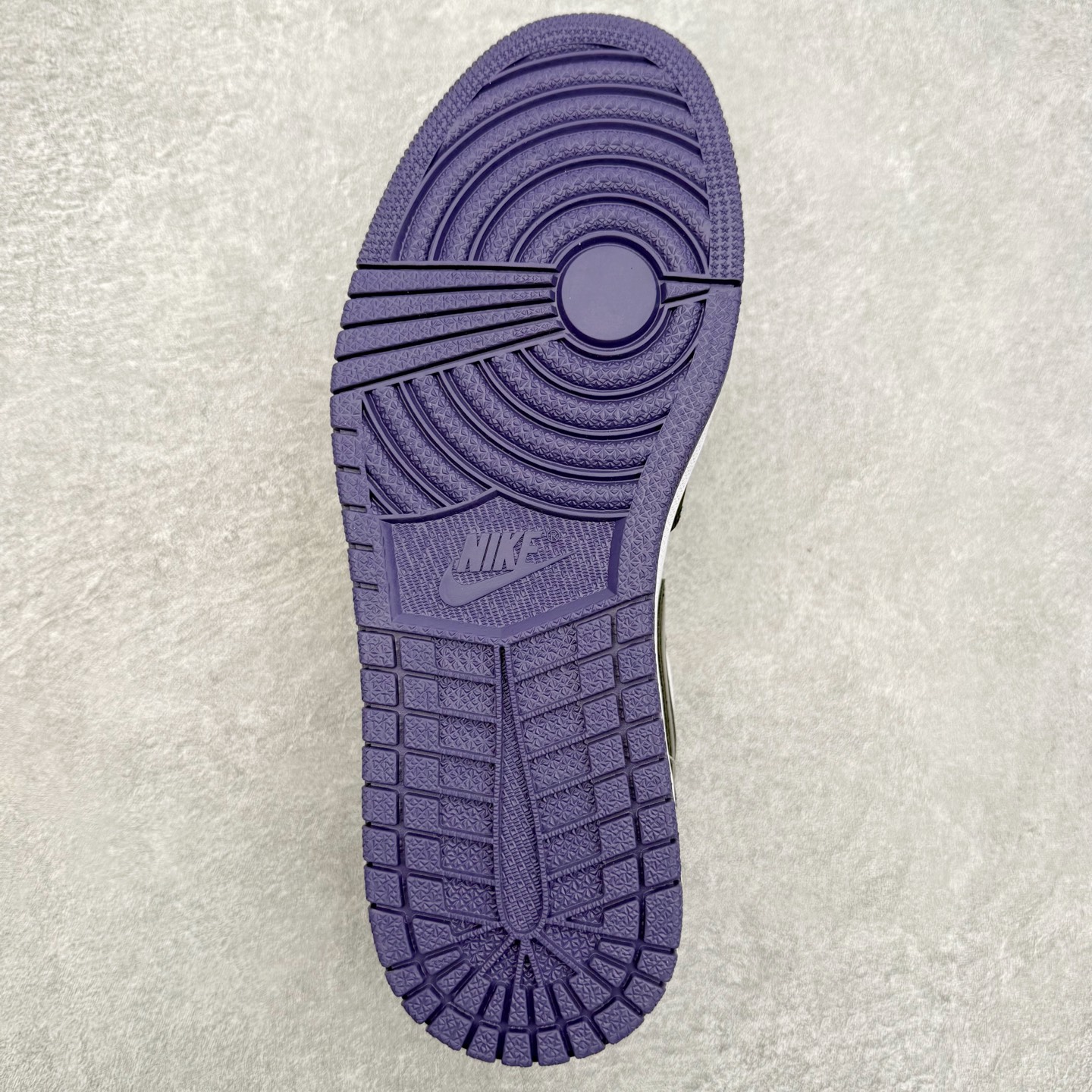 图片[9]-＃K版 Air Jordan AJ1 Low 低帮 553558-125 全新流水线出品 DT版本唯一平替选择 市场第二梯队最强版 全部原鞋开发 原楦原纸板开发 全鞋电脑针车 原厂内置全掌气垫 原盒内在原标 唯一Zp原版鞋带绑法 免检产品 全新2022版型 全头层皮料 完美零毛边处理 原厂配置全掌气垫 价格定位良心 几十个配色陆续出货 实拍调校N版已经零色差零失真 百分百还原实物色彩所见即所得 不存在货不对板色差等低级问题 选购参考实物拍摄 不混卖不参货 只用心做好货严格选品 承诺混一赔十 尺码：36 36.5 37.5 38 38.5 39 40 40.5 41 42 42.5 43 44 44.5 45-选品中心