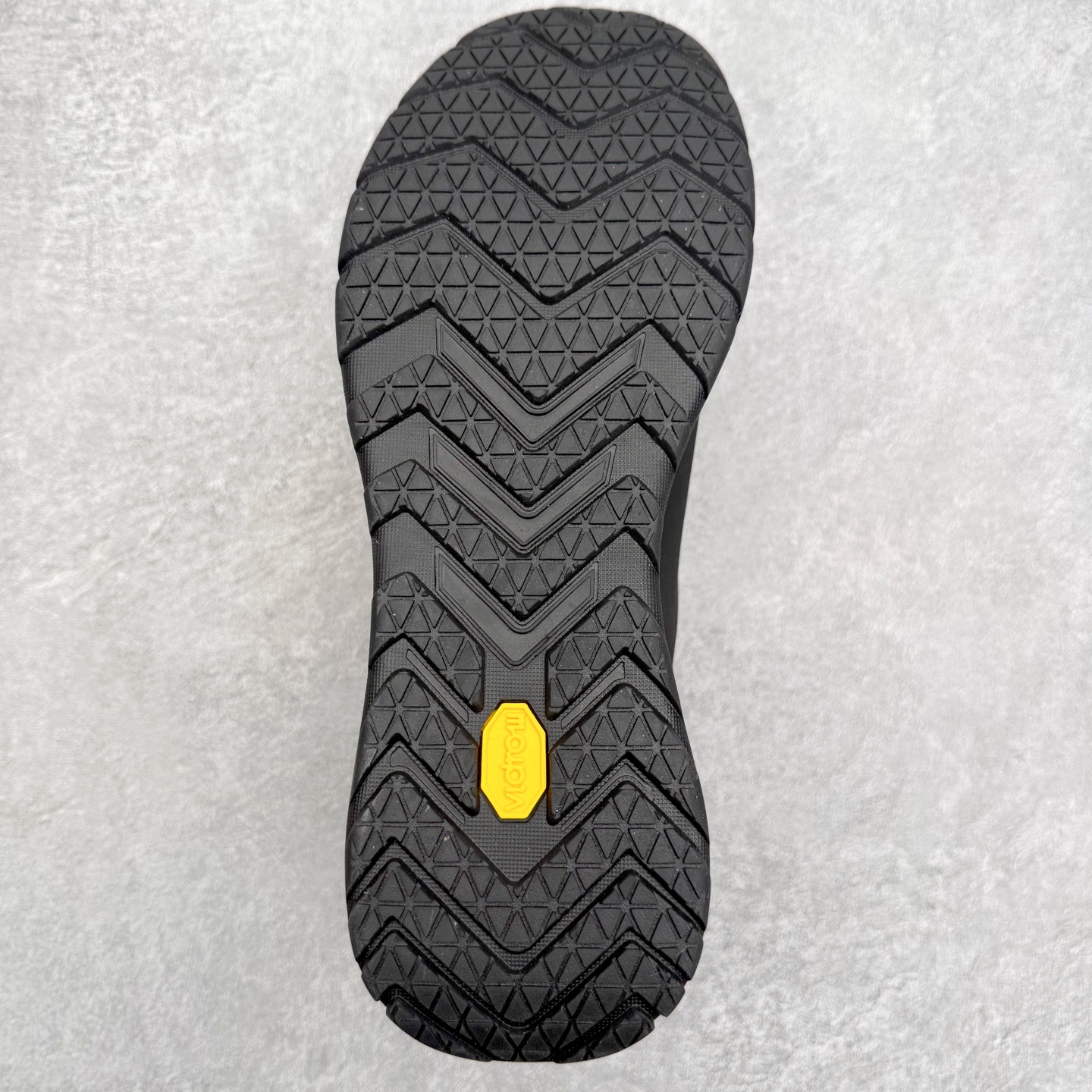 图片[9]-＃K版 迪桑特DESCENTE SKI STYLE系列 保暖耐磨 时尚舒适百搭短筒雪地靴 DESCENTE（迪桑特）创立于1935年，品牌名取自法语词汇，意为“滑降”。品牌箭头标识代表滑雪的三种技术“高速直线滑行”、“穿越”和“侧滑”，也寓意品牌在打造高端专业运动产品中不断追求完美的创新精神，致力于成为中国高端专业滑雪、综训、女子、铁人三项、高尔夫的第一品牌。实拍调校N版已经零色差零失真 百分百还原实物色彩所见即所得 不存在货不对板色差等低级问题 选购参考实物拍摄 不混卖不参货 只用心做好货严格选品 承诺混一赔十 尺码：36 36.5 37.5 38 38.5 39 40 40.5 41 42 42.5 43 44 44.5 45-选品中心