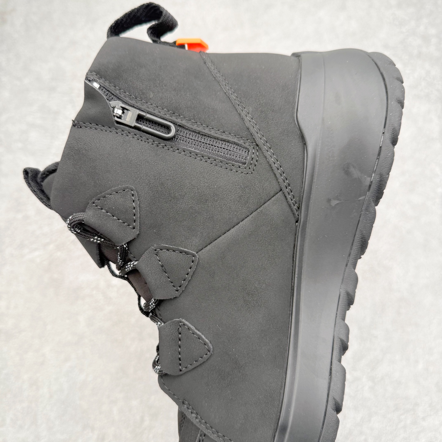 图片[7]-＃K版 迪桑特DESCENTE SKI STYLE系列 保暖耐磨 时尚舒适百搭短筒雪地靴 DESCENTE（迪桑特）创立于1935年，品牌名取自法语词汇，意为“滑降”。品牌箭头标识代表滑雪的三种技术“高速直线滑行”、“穿越”和“侧滑”，也寓意品牌在打造高端专业运动产品中不断追求完美的创新精神，致力于成为中国高端专业滑雪、综训、女子、铁人三项、高尔夫的第一品牌。实拍调校N版已经零色差零失真 百分百还原实物色彩所见即所得 不存在货不对板色差等低级问题 选购参考实物拍摄 不混卖不参货 只用心做好货严格选品 承诺混一赔十 尺码：36 36.5 37.5 38 38.5 39 40 40.5 41 42 42.5 43 44 44.5 45-选品中心