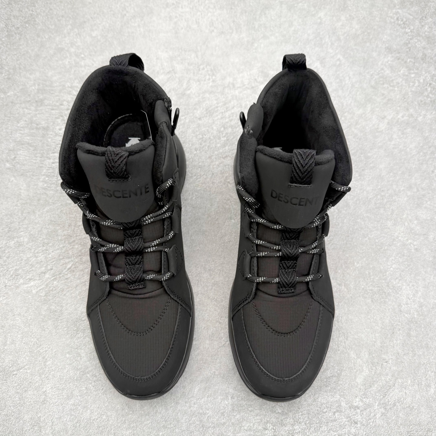 图片[2]-＃K版 迪桑特DESCENTE SKI STYLE系列 保暖耐磨 时尚舒适百搭短筒雪地靴 DESCENTE（迪桑特）创立于1935年，品牌名取自法语词汇，意为“滑降”。品牌箭头标识代表滑雪的三种技术“高速直线滑行”、“穿越”和“侧滑”，也寓意品牌在打造高端专业运动产品中不断追求完美的创新精神，致力于成为中国高端专业滑雪、综训、女子、铁人三项、高尔夫的第一品牌。实拍调校N版已经零色差零失真 百分百还原实物色彩所见即所得 不存在货不对板色差等低级问题 选购参考实物拍摄 不混卖不参货 只用心做好货严格选品 承诺混一赔十 尺码：36 36.5 37.5 38 38.5 39 40 40.5 41 42 42.5 43 44 44.5 45-选品中心