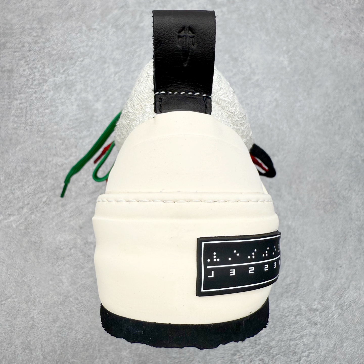 图片[8]-VESSEL × 吴建豪联名 雪花酥Snowflake厚底增高板鞋 ✨ #街头新宠 #甜酷有型 吴建豪亲自操刀设计，用「雪花酥」灵感颠覆传统板鞋基因！ 5cm隐形厚底暗藏心机，显高显腿长✔️ 软弹中底+防滑齿纹，暴走8小时不累脚👟 🎨 𝗖𝗢𝗖𝗛𝗼𝗜𝗰𝗲𝗿 三色狙击审美𝗧𝗼𝘁𝗽𝗼𝗶𝗻𝘁： ▫️「牛乳白」：软糯奶霜包裹鞋身，温柔狙击少女心 ▫️「奥利奥」：经典黑白漩涡纹，永不过时的𝗢𝘂𝘁𝗳𝗶𝘁𝗖位神器 ▫️「黑松露」：哑光麂皮𝗑金属细节，暗黑系𝗚𝗶𝗿𝗹𝗹𝗮𝘇必备𝗚𝗔𝗢级单品 🌟𝗗𝗲𝘀𝗶𝗴𝗻 𝗛𝗶𝗴𝗵𝗹𝗶𝗴𝗵𝘁： ✅解构式绑带𝗑异形后跟，每一步都踩在𝗧𝗼𝘁𝗽𝗼𝗶𝗻𝘁 ✅可拆卸雪花图腾配件，解锁𝟭𝟬𝟬𝟬+种穿搭姿势 ✅3M反光条暗藏𝗦𝗡𝗘𝗔𝗞𝗘𝗥𝗛𝗘𝗔𝗗彩蛋，夜行自带𝗙𝗼𝗰𝘂𝘀光效 尺码：35 36 37 38 39 40 41 42 43 44 45-选品中心