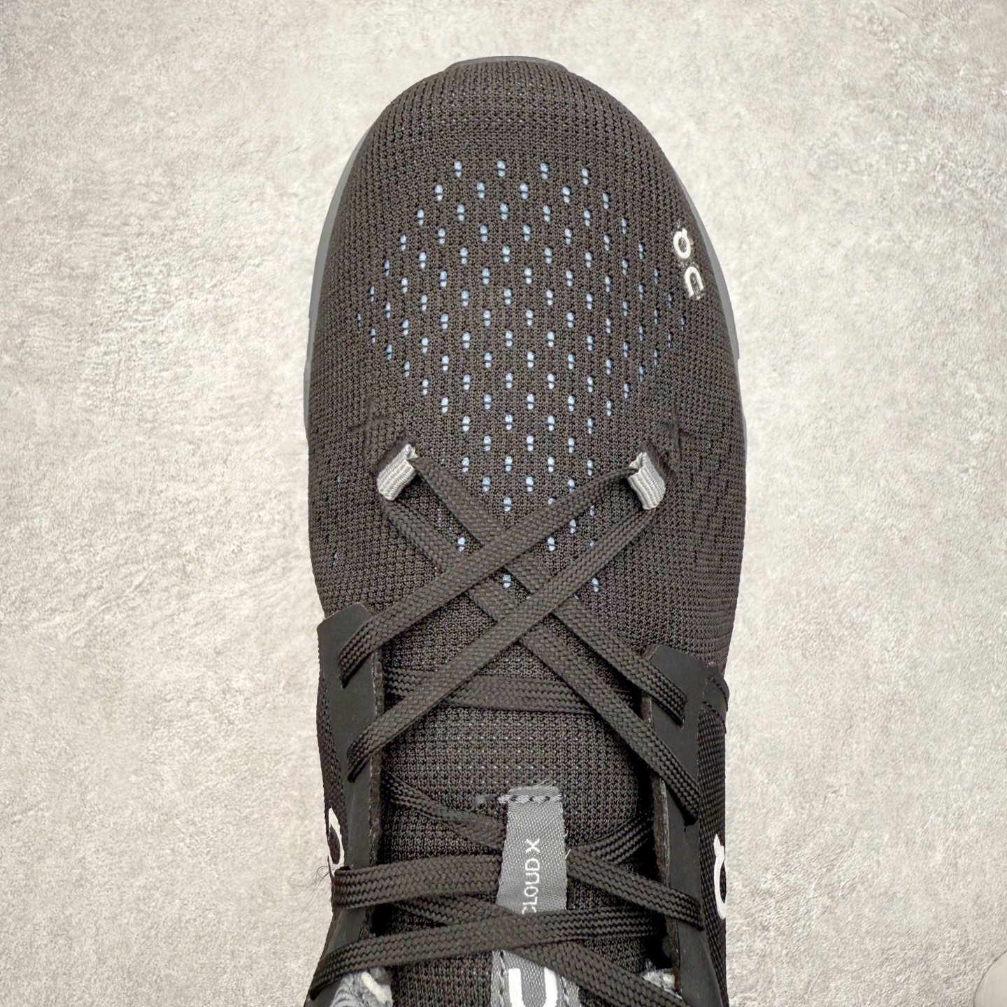 图片[4]-On昂跑 Cloudtilt X 4 系带减震耐磨低帮生活休闲鞋 此运动品牌 开创于2010年 缓震着陆、强效回弹、轻柔质感的设计构思始终是ON研制关键 与此同时基于“为全球提供革新性的跑步感受”信念 陆续推出了多款跑鞋及其以专业运动人体跑步工程学为设计关键的功能性跑步服饰设备 让跑者不费力气地畅快畅跑 尺码：36 36.5 37.5 38 38.5 39 40 40.5 41 42 42.5 43 44 44.5 45-选品中心