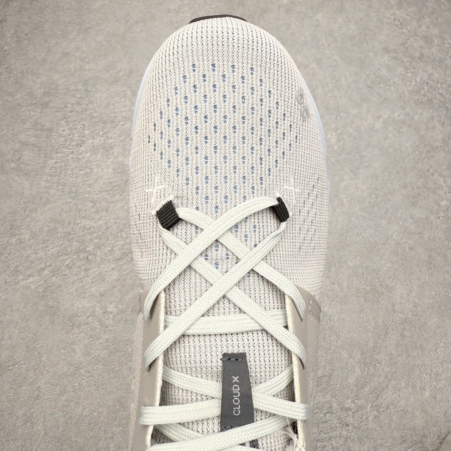 图片[4]-On昂跑 Cloudtilt X 4 系带减震耐磨低帮生活休闲鞋 此运动品牌 开创于2010年 缓震着陆、强效回弹、轻柔质感的设计构思始终是ON研制关键 与此同时基于“为全球提供革新性的跑步感受”信念 陆续推出了多款跑鞋及其以专业运动人体跑步工程学为设计关键的功能性跑步服饰设备 让跑者不费力气地畅快畅跑 尺码：36 36.5 37.5 38 38.5 39 40 40.5 41 42 42.5 43 44 44.5 45-选品中心