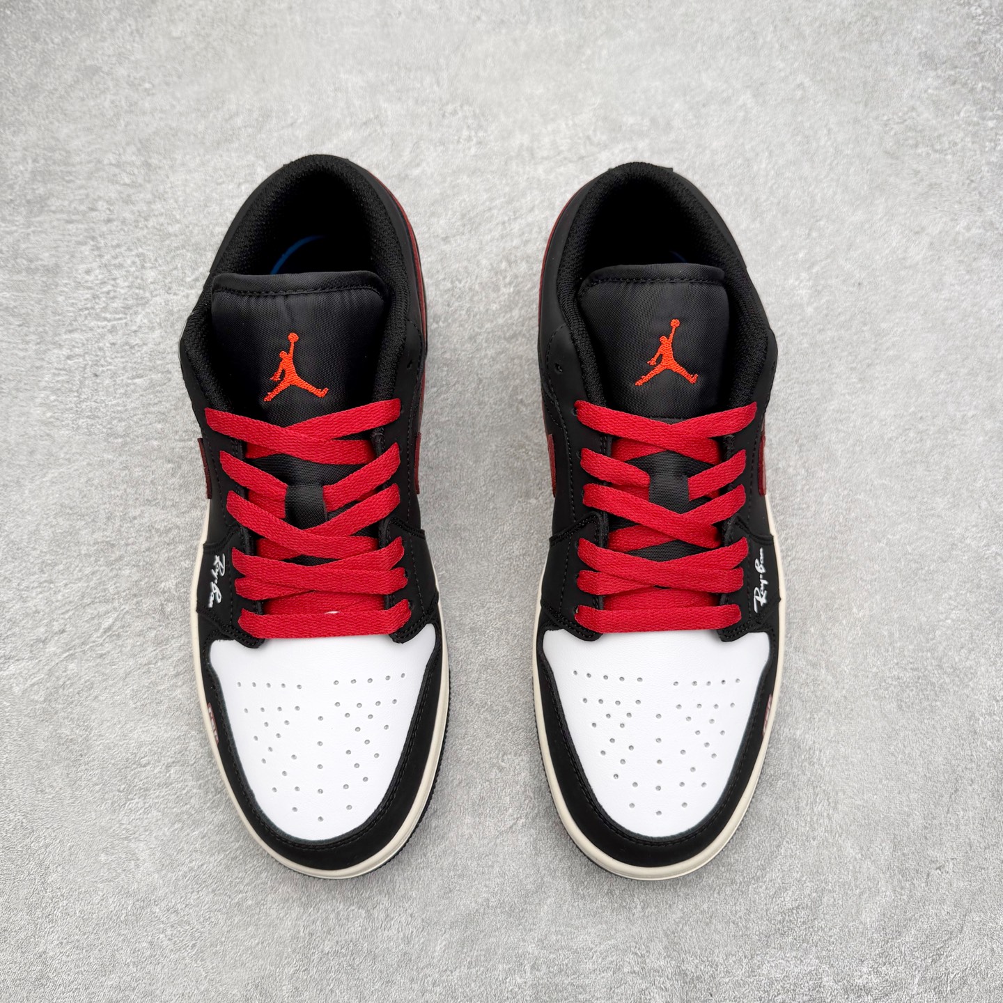 图片[2]-＃K版 Air Jordan AJ1 Low 低帮 553558-040 全新流水线出品 DT版本唯一平替选择 市场第二梯队最强版 全部原鞋开发 原楦原纸板开发 全鞋电脑针车 原厂内置全掌气垫 原盒内在原标 唯一Zp原版鞋带绑法 免检产品 全新2022版型 全头层皮料 完美零毛边处理 原厂配置全掌气垫 价格定位良心 几十个配色陆续出货 实拍调校N版已经零色差零失真 百分百还原实物色彩所见即所得 不存在货不对板色差等低级问题 选购参考实物拍摄 不混卖不参货 只用心做好货严格选品 承诺混一赔十 尺码：36 36.5 37.5 38 38.5 39 40 40.5 41 42 42.5 43 44 44.5 45-选品中心