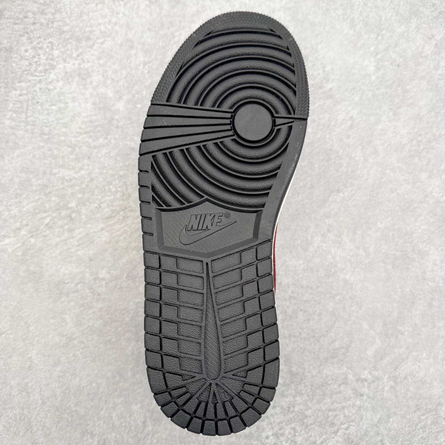 图片[9]-＃K版 Air Jordan AJ1 Low 低帮 553558-040 全新流水线出品 DT版本唯一平替选择 市场第二梯队最强版 全部原鞋开发 原楦原纸板开发 全鞋电脑针车 原厂内置全掌气垫 原盒内在原标 唯一Zp原版鞋带绑法 免检产品 全新2022版型 全头层皮料 完美零毛边处理 原厂配置全掌气垫 价格定位良心 几十个配色陆续出货 实拍调校N版已经零色差零失真 百分百还原实物色彩所见即所得 不存在货不对板色差等低级问题 选购参考实物拍摄 不混卖不参货 只用心做好货严格选品 承诺混一赔十 尺码：36 36.5 37.5 38 38.5 39 40 40.5 41 42 42.5 43 44 44.5 45-选品中心