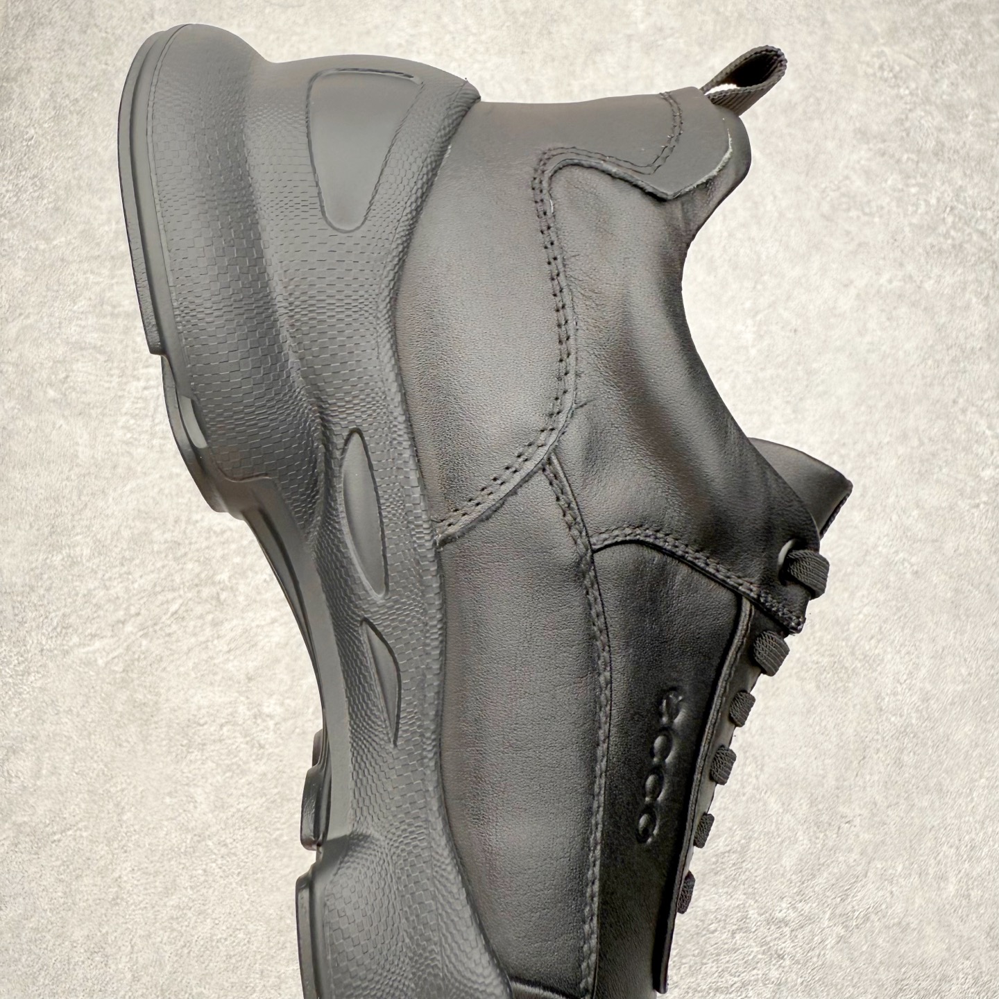 图片[6]-ECCO爱步跑步鞋百搭舒适 秋冬新款厚底休闲运动鞋男鞋 灵动系列 黄景瑜同款 品质牛皮鞋面，轻盈柔韧 具有良好的透气性 细腻柔软 简约系带设计 可自由调节松紧 贴合脚型 PU泡沫橡胶大底 抓地力强 具有良好的防滑耐磨性 时尚简约 休闲百搭 尺码：38 39 40 41 42 43 44 （皮鞋码）-选品中心