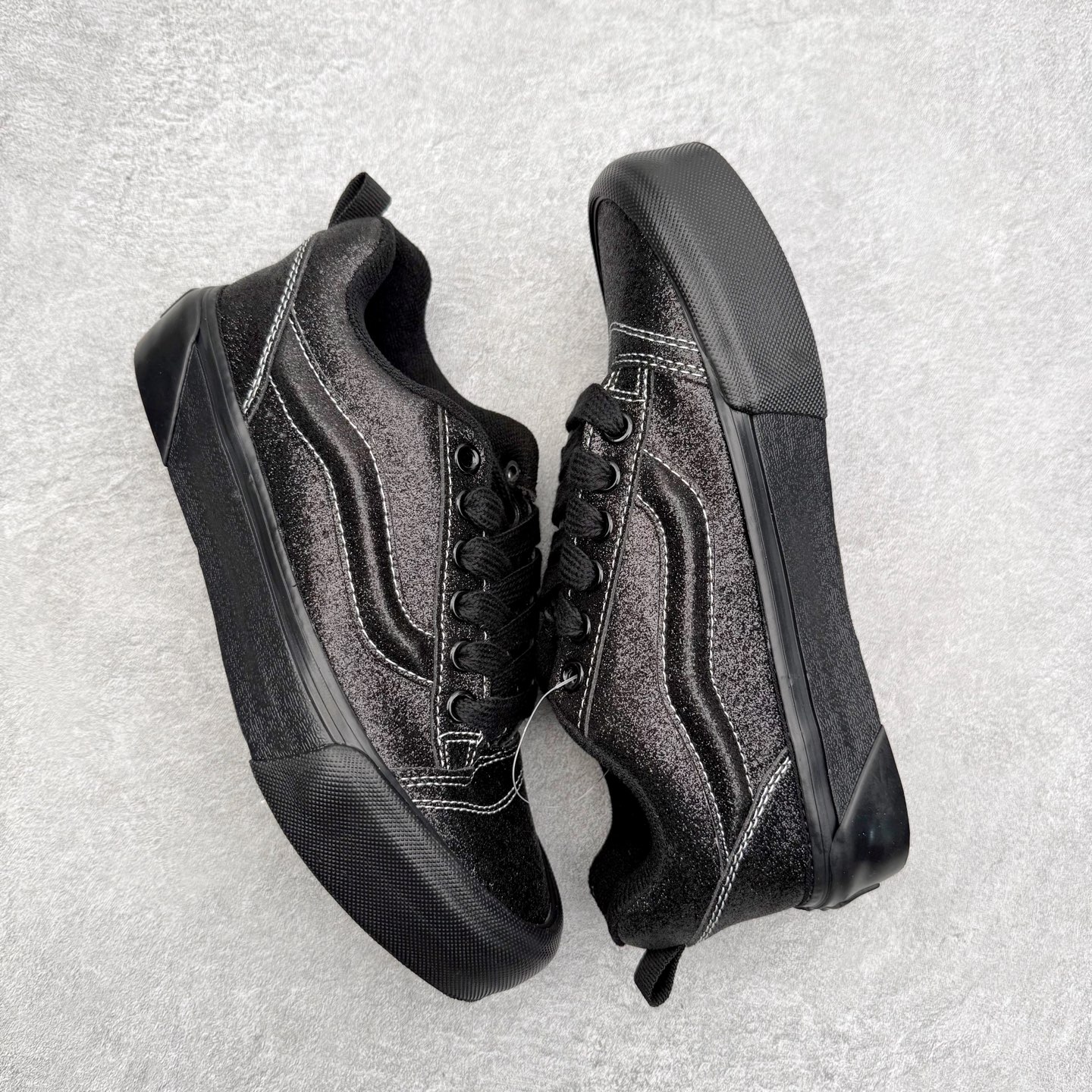 图片[3]-Vans Knu Skool 珠光麂皮 经典肥胖版大Logo黑武士麂皮融合黑色珠光亮面材质面包鞋 尺码：35 36 36.5 37 38 38.5 39 40 40.5 41 42 42.5 43 44 45-选品中心