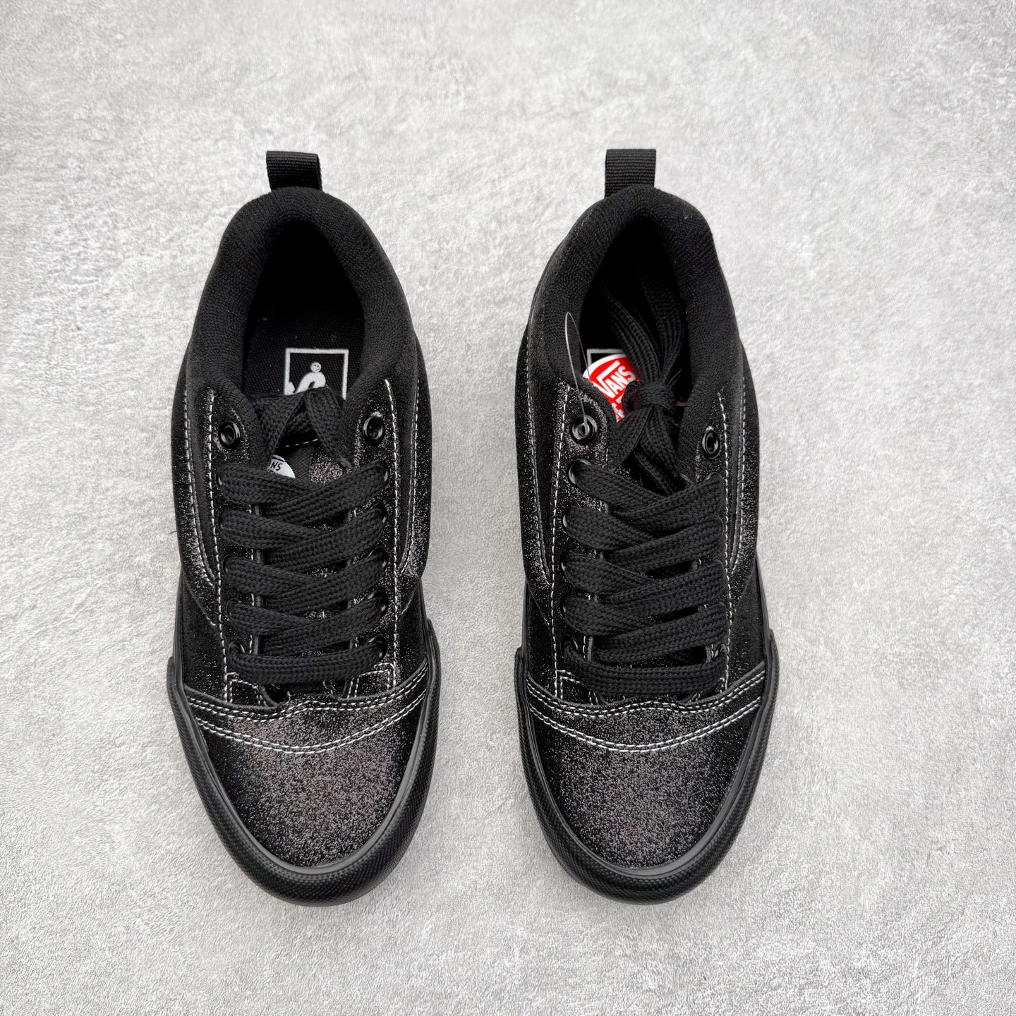 图片[2]-Vans Knu Skool 珠光麂皮 经典肥胖版大Logo黑武士麂皮融合黑色珠光亮面材质面包鞋 尺码：35 36 36.5 37 38 38.5 39 40 40.5 41 42 42.5 43 44 45-选品中心