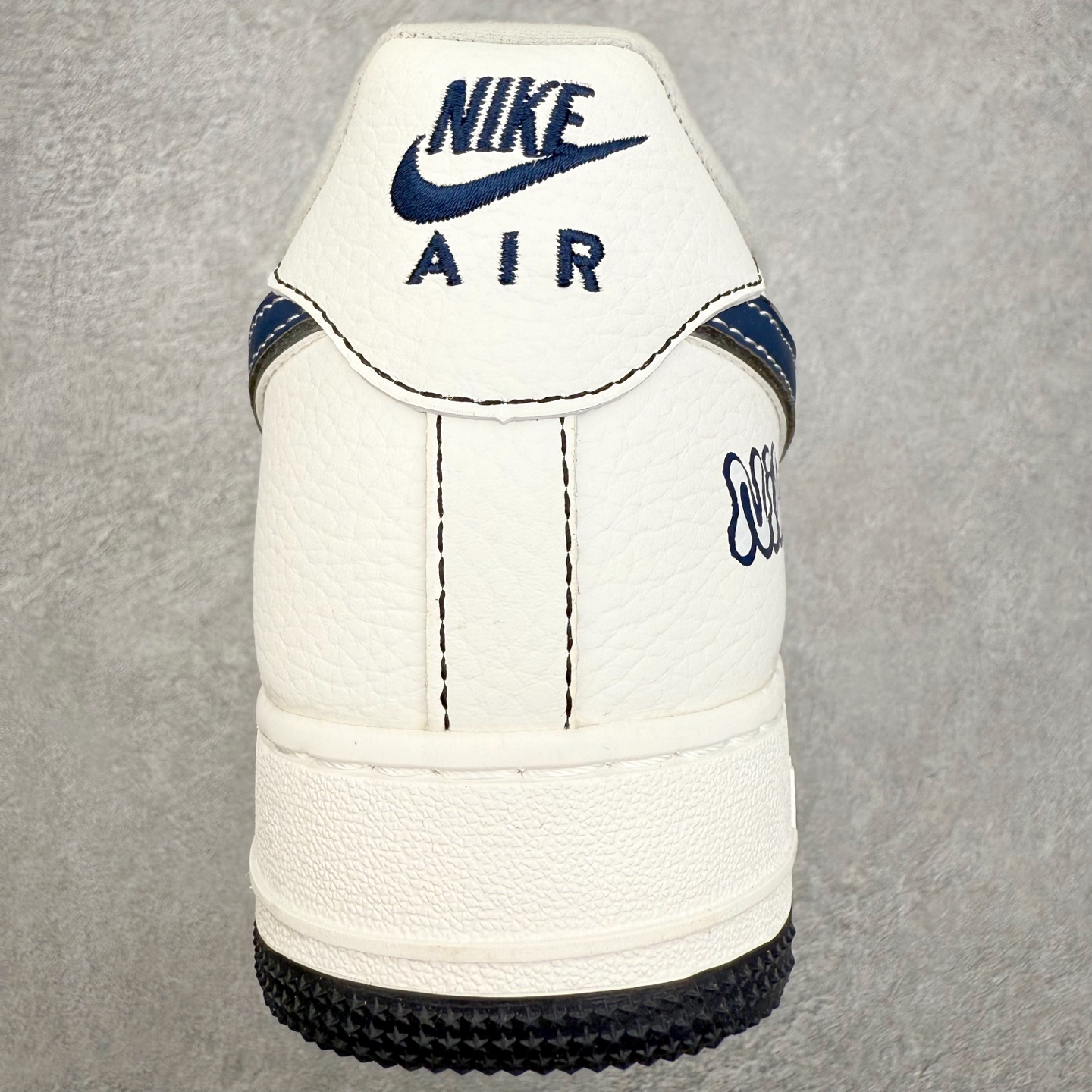 图片[8]-＃福利特价 NK Air Force 1´07 Low 空军一号低帮百搭休闲运动板鞋 柔软、弹性十足的缓震性能和出色的中底设计 横跨复古与现代的外型结合 造就出风靡全球 三十多年的Force 1 直到今天还深受青睐 尺码：36 36.5 37.5 38 38.5 39 40 40.5 41 42 42.5 43 44 44.5 45-选品中心