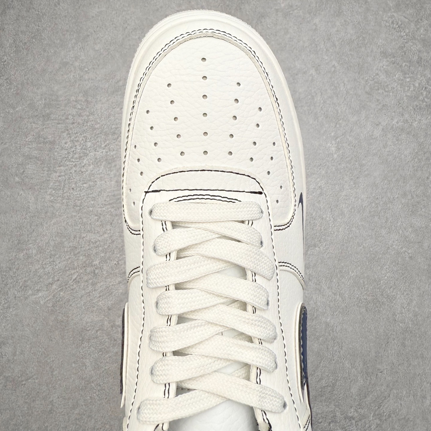 图片[4]-＃福利特价 NK Air Force 1´07 Low 空军一号低帮百搭休闲运动板鞋 柔软、弹性十足的缓震性能和出色的中底设计 横跨复古与现代的外型结合 造就出风靡全球 三十多年的Force 1 直到今天还深受青睐 尺码：36 36.5 37.5 38 38.5 39 40 40.5 41 42 42.5 43 44 44.5 45-选品中心