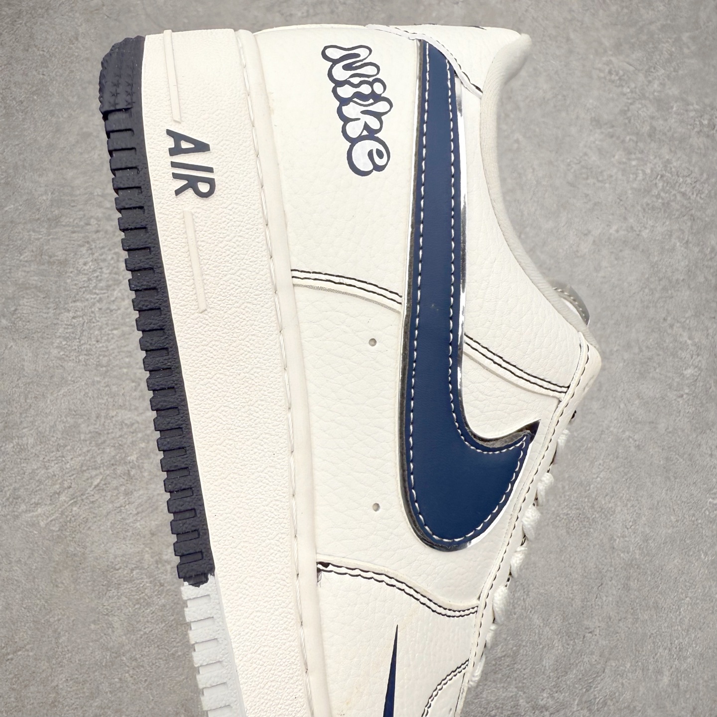 图片[6]-＃福利特价 NK Air Force 1´07 Low 空军一号低帮百搭休闲运动板鞋 柔软、弹性十足的缓震性能和出色的中底设计 横跨复古与现代的外型结合 造就出风靡全球 三十多年的Force 1 直到今天还深受青睐 尺码：36 36.5 37.5 38 38.5 39 40 40.5 41 42 42.5 43 44 44.5 45-选品中心