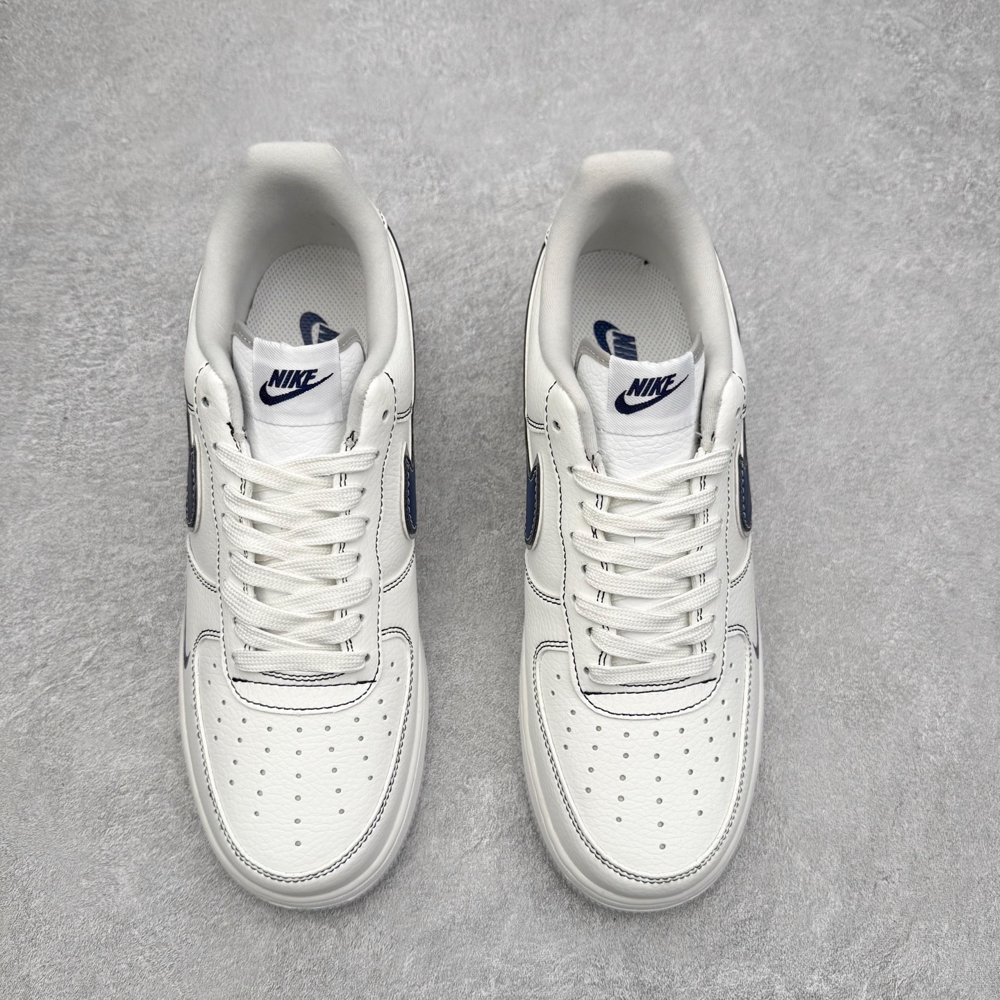 图片[2]-＃福利特价 NK Air Force 1´07 Low 空军一号低帮百搭休闲运动板鞋 柔软、弹性十足的缓震性能和出色的中底设计 横跨复古与现代的外型结合 造就出风靡全球 三十多年的Force 1 直到今天还深受青睐 尺码：36 36.5 37.5 38 38.5 39 40 40.5 41 42 42.5 43 44 44.5 45-选品中心