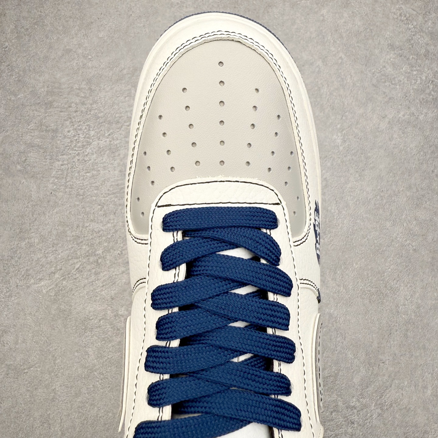 图片[4]-＃福利特价 NK Air Force 1´07 Low 空军一号低帮百搭休闲运动板鞋 柔软、弹性十足的缓震性能和出色的中底设计 横跨复古与现代的外型结合 造就出风靡全球 三十多年的Force 1 直到今天还深受青睐 尺码：36 36.5 37.5 38 38.5 39 40 40.5 41 42 42.5 43 44 44.5 45-选品中心