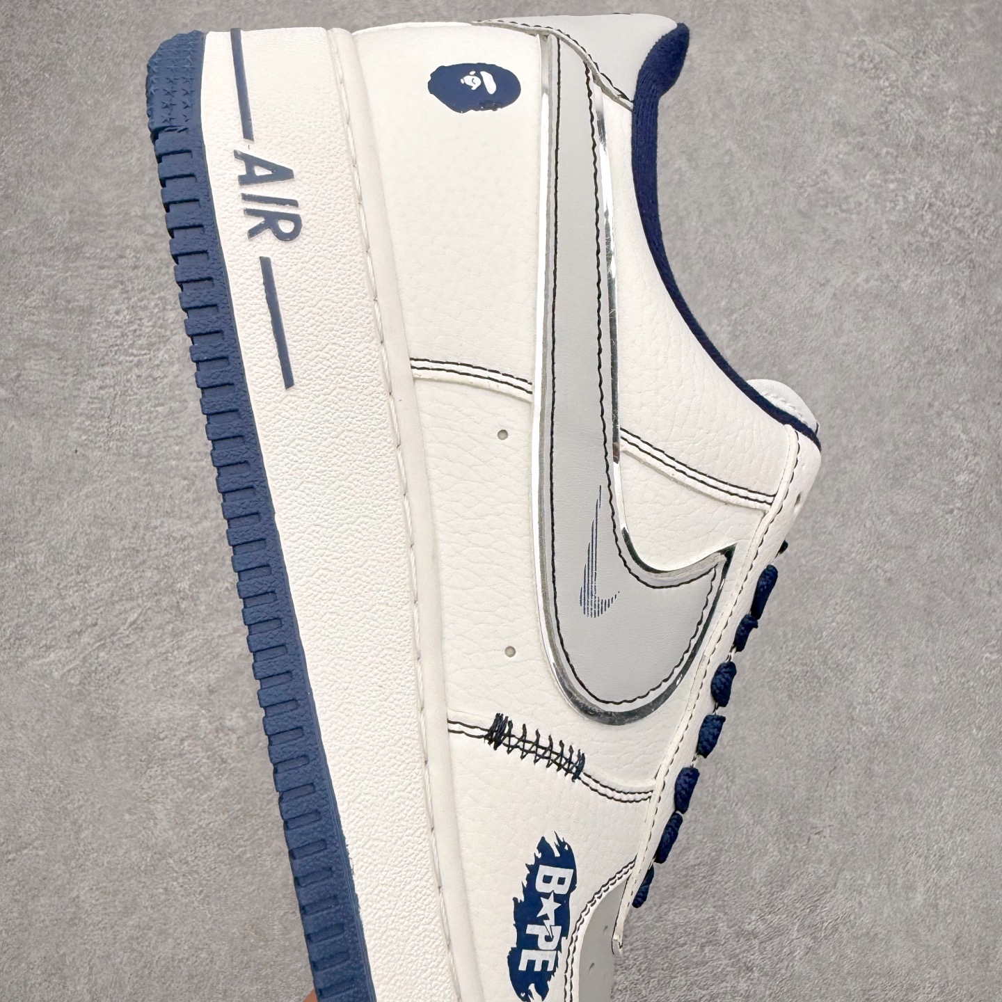 图片[6]-＃福利特价 NK Air Force 1´07 Low 空军一号低帮百搭休闲运动板鞋 柔软、弹性十足的缓震性能和出色的中底设计 横跨复古与现代的外型结合 造就出风靡全球 三十多年的Force 1 直到今天还深受青睐 尺码：36 36.5 37.5 38 38.5 39 40 40.5 41 42 42.5 43 44 44.5 45-选品中心