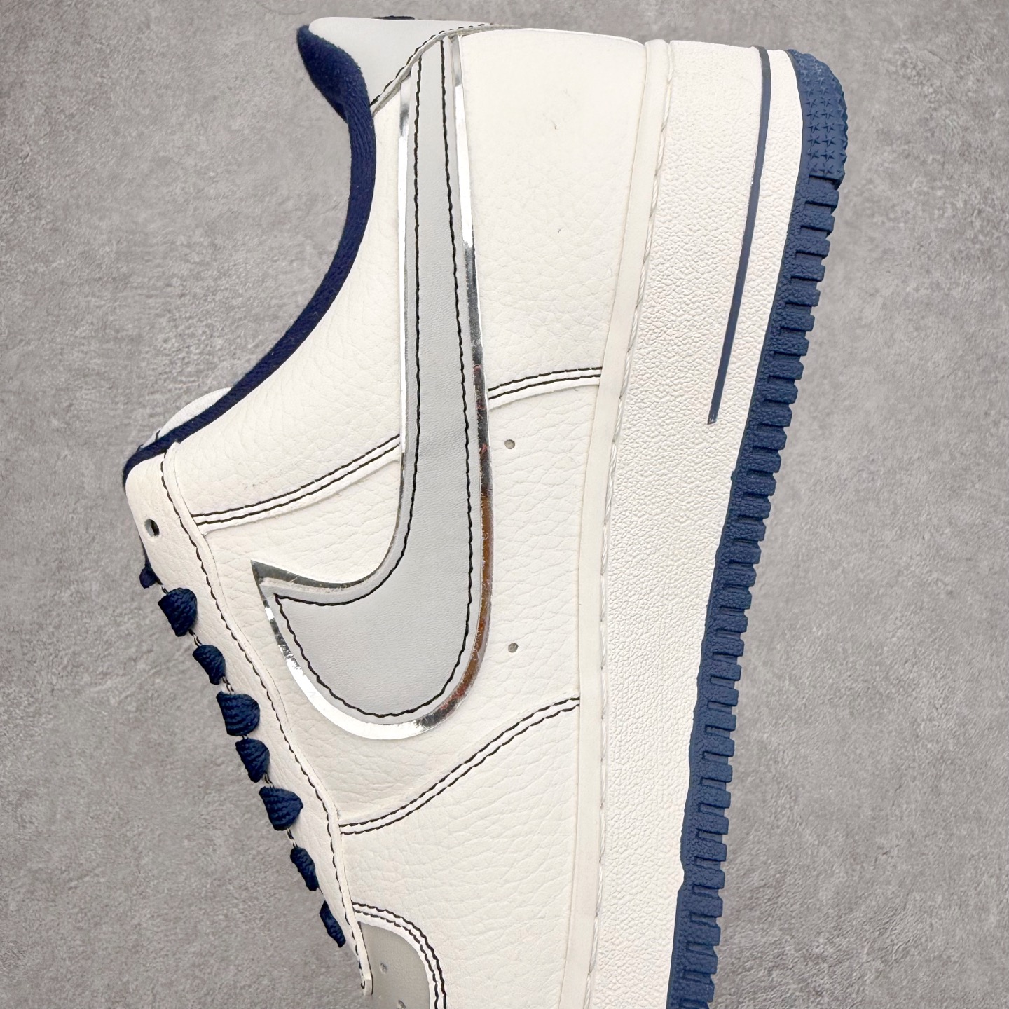 图片[7]-＃福利特价 NK Air Force 1´07 Low 空军一号低帮百搭休闲运动板鞋 柔软、弹性十足的缓震性能和出色的中底设计 横跨复古与现代的外型结合 造就出风靡全球 三十多年的Force 1 直到今天还深受青睐 尺码：36 36.5 37.5 38 38.5 39 40 40.5 41 42 42.5 43 44 44.5 45-选品中心