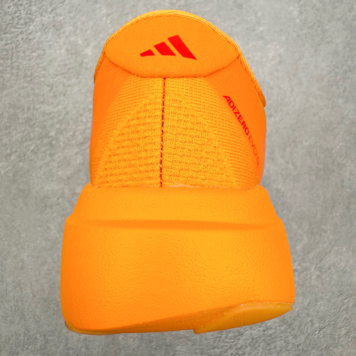 图片[8]-AD Adizero EVO SL 马拉松竞速专业跑鞋 CELERMESH针织网面非常轻薄 纤维间的缝隙很大 可以保证跑步时的透气、排汗效果 鞋舌直接与两侧的内衬和鞋底连接在一起 在跑步过程中不会被鞋舌的左右移动所困扰 在标准鞋带孔的基础上再拓宽一组鞋带孔 适合不同脚型的需求 突破性 EnergyRods 技术，有助于跑者实现更好的成绩 中底独特的LIGHTSTRIKE PRO泡棉材质 微弹感觉在跑步过程中给予了良好的支撑体验 对于顶级精英和高水平进阶跑者来说 ADIOS PRO是一双值得信赖的竞速比赛用鞋 尺码：36 36.5 37.5 38 38.5 39 40 40.5 41 42 42.5 43 44 44.5 45-选品中心