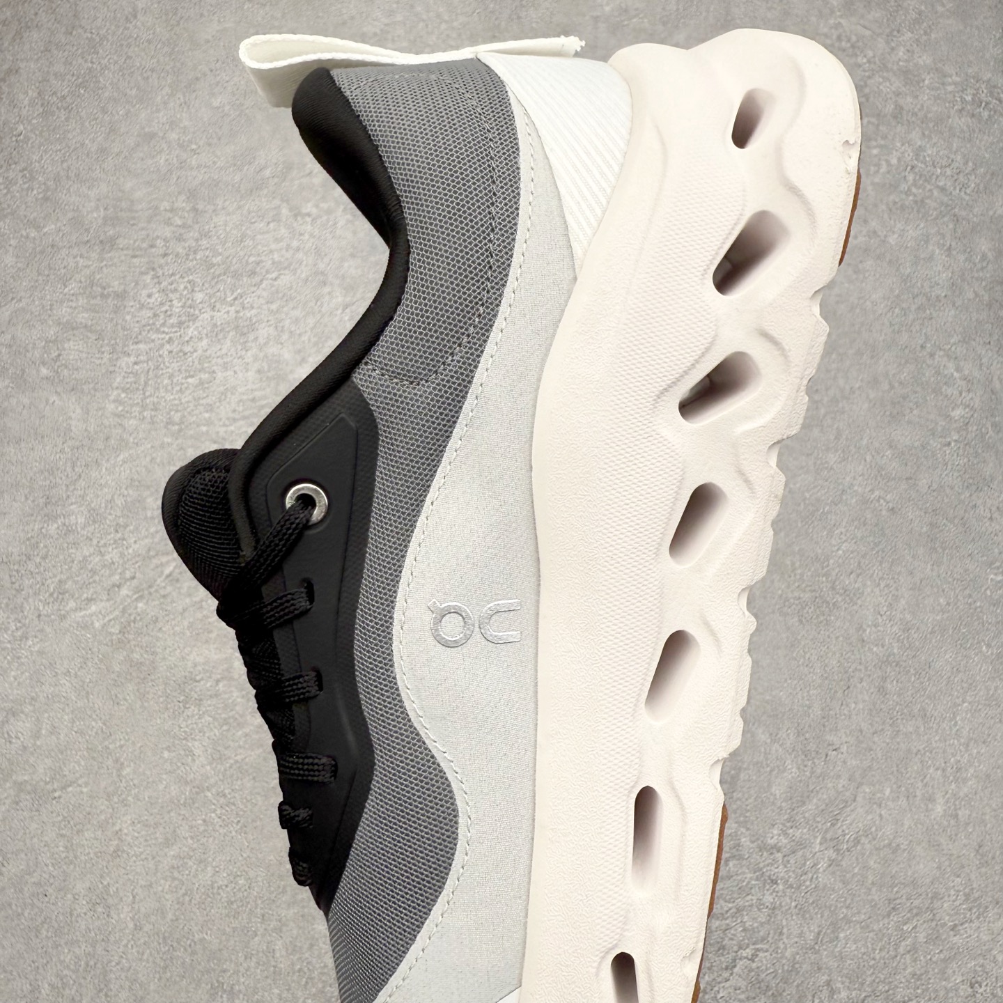 图片[7]-LOEWE x On Cloudtilt 2.0 昂跑罗意威联名 圆头系带生活休闲鞋 此运动品牌 开创于2010年 缓震着陆、强效回弹、轻柔质感的设计构思始终是ON研制关键 与此同时基于“为全球提供革新性的跑步感受”信念 陆续推出了多款跑鞋及其以专业运动人体跑步工程学为设计关键的功能性跑步服饰设备 让跑者不费力气地畅快畅跑 尺码：36 36.5 37.5 38 38.5 39 40 40.5 41 42 42.5 43 44 44.5 45-选品中心