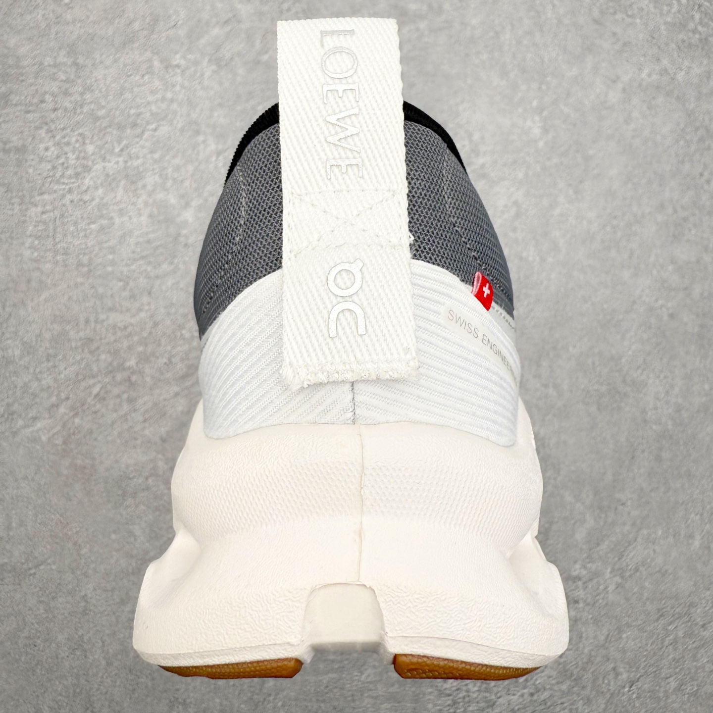 图片[8]-LOEWE x On Cloudtilt 2.0 昂跑罗意威联名 圆头系带生活休闲鞋 此运动品牌 开创于2010年 缓震着陆、强效回弹、轻柔质感的设计构思始终是ON研制关键 与此同时基于“为全球提供革新性的跑步感受”信念 陆续推出了多款跑鞋及其以专业运动人体跑步工程学为设计关键的功能性跑步服饰设备 让跑者不费力气地畅快畅跑 尺码：36 36.5 37.5 38 38.5 39 40 40.5 41 42 42.5 43 44 44.5 45-选品中心