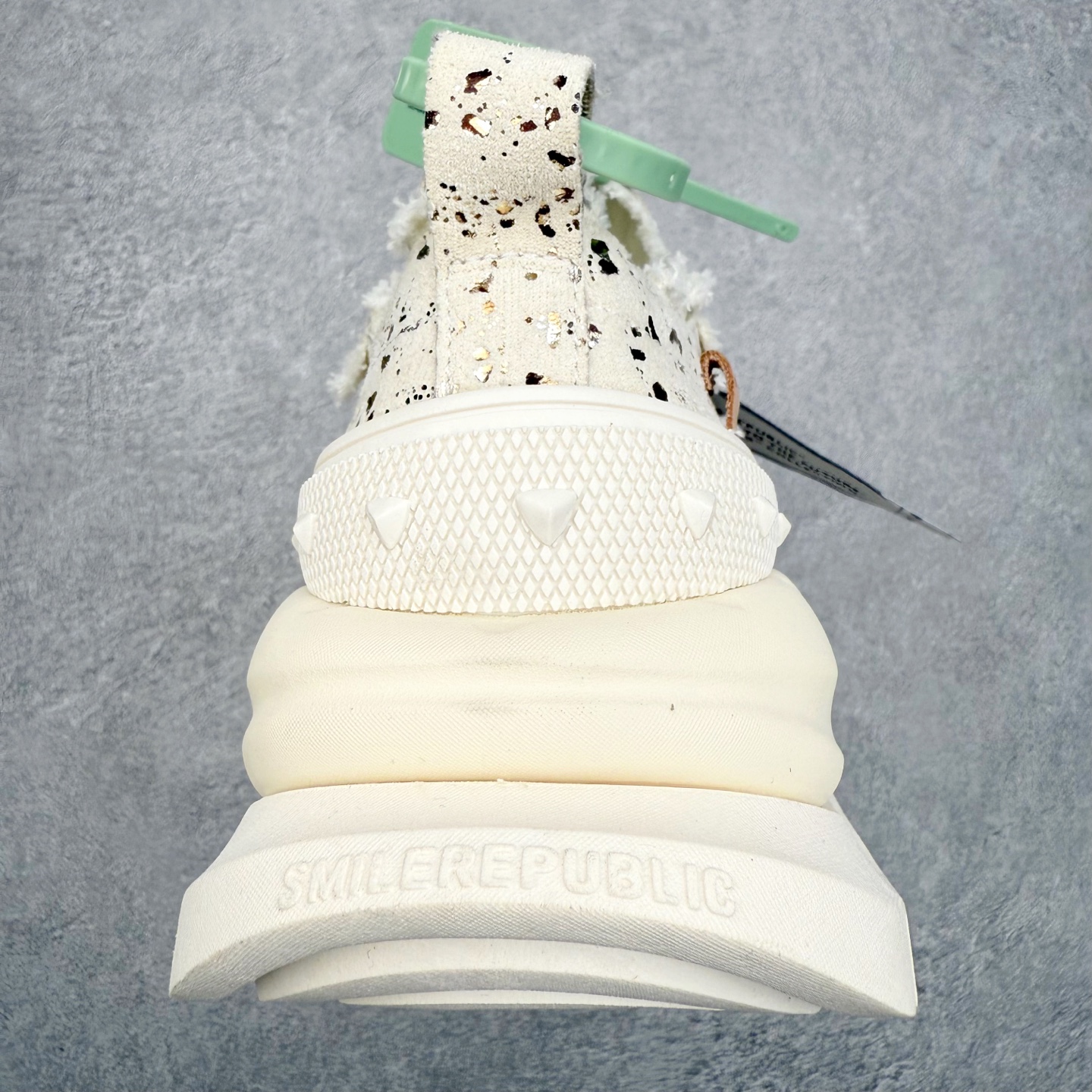 图片[8]-SMILEREPUBLIC 三周年\\r檀健次老爹鞋2.0系列 重磅来袭👏\\r采用了 水洗布 TPU贴盒大底 \\r厚底7cm大底轻盈又增高💯\\r厚底软得像是自带弹簧 鞋型把整条腿衬得特别秀气 配中筒袜瞬间变身学院少女 感觉脖子以下全是腿 \\r小红书爆款 李昀锐、于文文、大鹏、痞幼、苏醒、刘畊宏老师等～众多明星纷纷上脚\\r尺码：35 36 37 38 39 40 41 42 43 44 45-选品中心