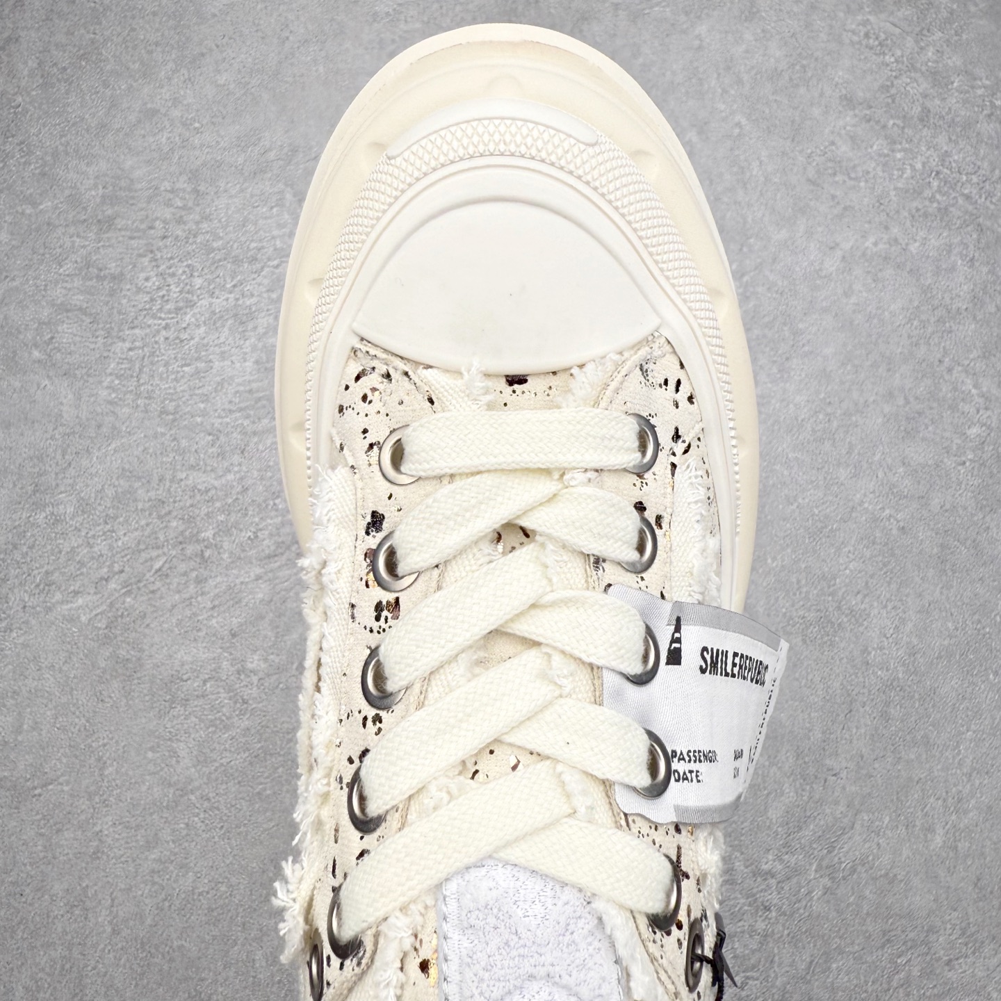 图片[4]-SMILEREPUBLIC 三周年\\r檀健次老爹鞋2.0系列 重磅来袭👏\\r采用了 水洗布 TPU贴盒大底 \\r厚底7cm大底轻盈又增高💯\\r厚底软得像是自带弹簧 鞋型把整条腿衬得特别秀气 配中筒袜瞬间变身学院少女 感觉脖子以下全是腿 \\r小红书爆款 李昀锐、于文文、大鹏、痞幼、苏醒、刘畊宏老师等～众多明星纷纷上脚\\r尺码：35 36 37 38 39 40 41 42 43 44 45-选品中心