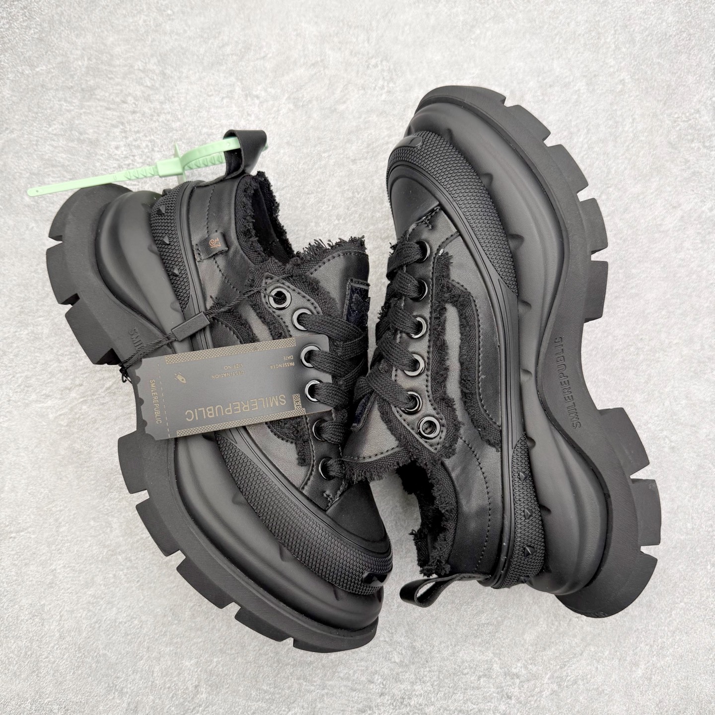 图片[3]-SMILEREPUBLIC 三周年\\r檀健次老爹鞋2.0系列 重磅来袭👏\\r采用了 水洗布 TPU贴盒大底 \\r厚底7cm大底轻盈又增高💯\\r厚底软得像是自带弹簧 鞋型把整条腿衬得特别秀气 配中筒袜瞬间变身学院少女 感觉脖子以下全是腿 \\r小红书爆款 李昀锐、于文文、大鹏、痞幼、苏醒、刘畊宏老师等～众多明星纷纷上脚\\r尺码：35 36 37 38 39 40 41 42 43 44 45-选品中心