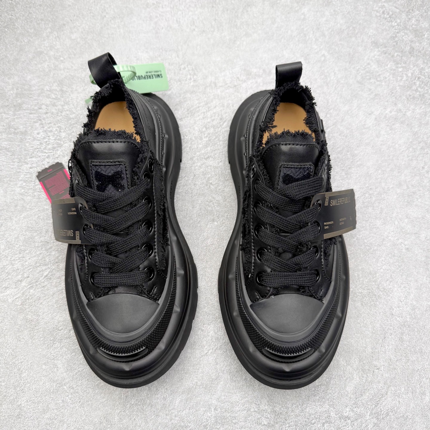 图片[2]-SMILEREPUBLIC 三周年\\r檀健次老爹鞋2.0系列 重磅来袭👏\\r采用了 水洗布 TPU贴盒大底 \\r厚底7cm大底轻盈又增高💯\\r厚底软得像是自带弹簧 鞋型把整条腿衬得特别秀气 配中筒袜瞬间变身学院少女 感觉脖子以下全是腿 \\r小红书爆款 李昀锐、于文文、大鹏、痞幼、苏醒、刘畊宏老师等～众多明星纷纷上脚\\r尺码：35 36 37 38 39 40 41 42 43 44 45-选品中心