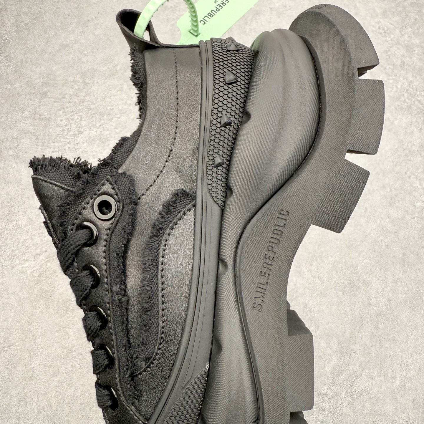 图片[7]-SMILEREPUBLIC 三周年\\r檀健次老爹鞋2.0系列 重磅来袭👏\\r采用了 水洗布 TPU贴盒大底 \\r厚底7cm大底轻盈又增高💯\\r厚底软得像是自带弹簧 鞋型把整条腿衬得特别秀气 配中筒袜瞬间变身学院少女 感觉脖子以下全是腿 \\r小红书爆款 李昀锐、于文文、大鹏、痞幼、苏醒、刘畊宏老师等～众多明星纷纷上脚\\r尺码：35 36 37 38 39 40 41 42 43 44 45-选品中心