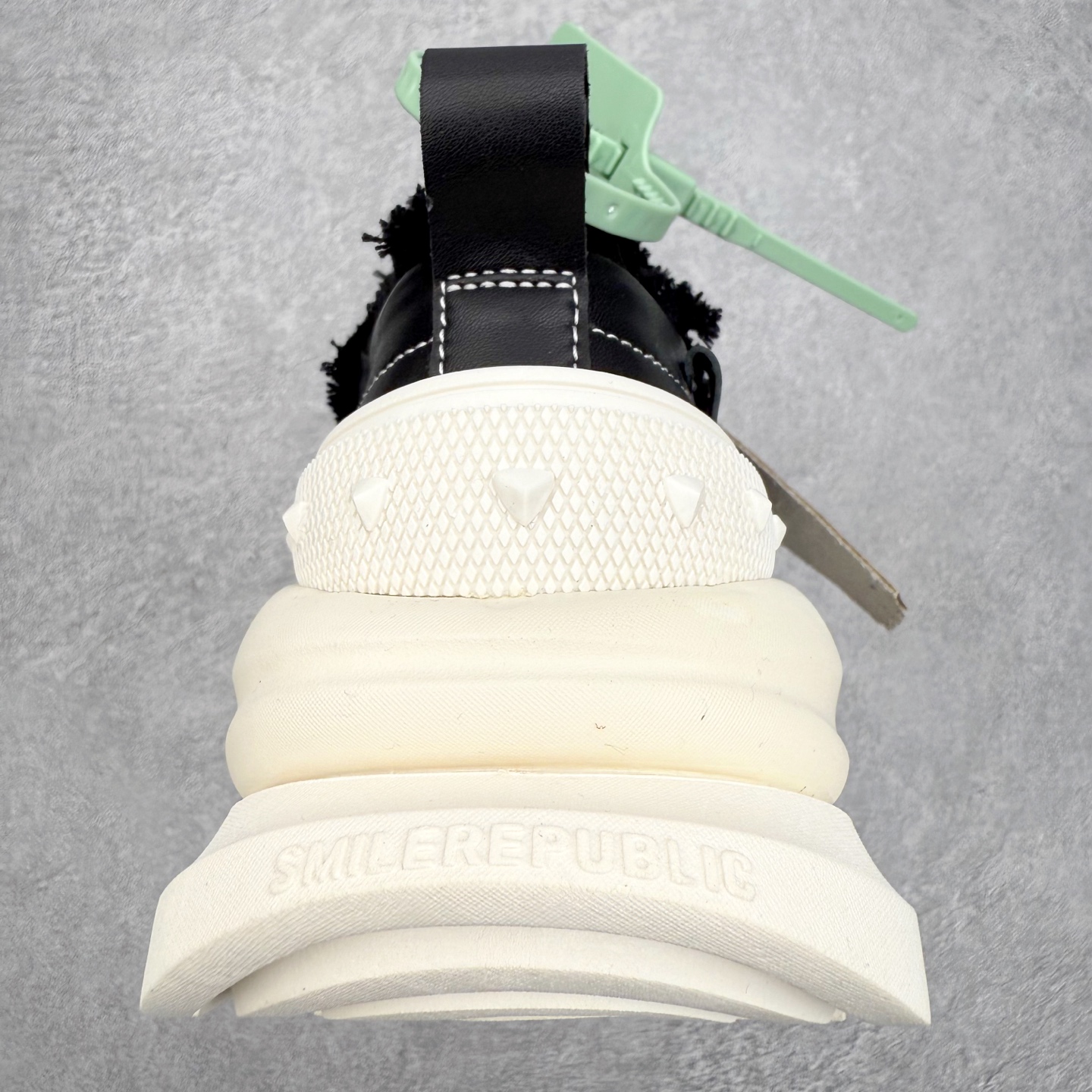 图片[8]-SMILEREPUBLIC 三周年\\r檀健次老爹鞋2.0系列 重磅来袭👏\\r采用了 水洗布 TPU贴盒大底 \\r厚底7cm大底轻盈又增高💯\\r厚底软得像是自带弹簧 鞋型把整条腿衬得特别秀气 配中筒袜瞬间变身学院少女 感觉脖子以下全是腿 \\r小红书爆款 李昀锐、于文文、大鹏、痞幼、苏醒、刘畊宏老师等～众多明星纷纷上脚\\r尺码：35 36 37 38 39 40 41 42 43 44 45-选品中心