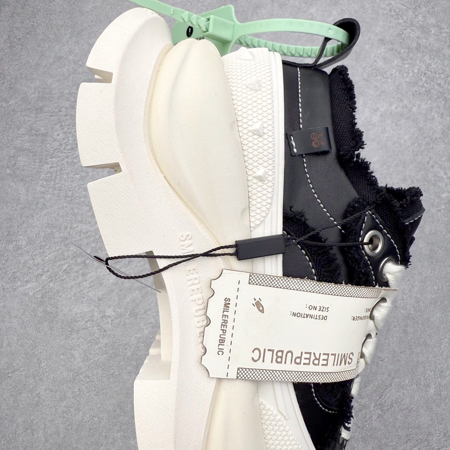 图片[6]-SMILEREPUBLIC 三周年\\r檀健次老爹鞋2.0系列 重磅来袭👏\\r采用了 水洗布 TPU贴盒大底 \\r厚底7cm大底轻盈又增高💯\\r厚底软得像是自带弹簧 鞋型把整条腿衬得特别秀气 配中筒袜瞬间变身学院少女 感觉脖子以下全是腿 \\r小红书爆款 李昀锐、于文文、大鹏、痞幼、苏醒、刘畊宏老师等～众多明星纷纷上脚\\r尺码：35 36 37 38 39 40 41 42 43 44 45-选品中心