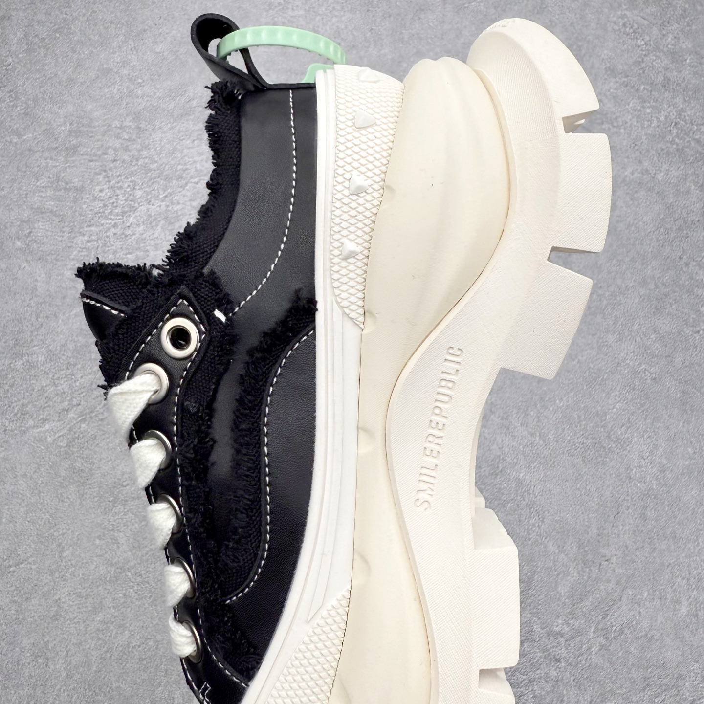 图片[7]-SMILEREPUBLIC 三周年\\r檀健次老爹鞋2.0系列 重磅来袭👏\\r采用了 水洗布 TPU贴盒大底 \\r厚底7cm大底轻盈又增高💯\\r厚底软得像是自带弹簧 鞋型把整条腿衬得特别秀气 配中筒袜瞬间变身学院少女 感觉脖子以下全是腿 \\r小红书爆款 李昀锐、于文文、大鹏、痞幼、苏醒、刘畊宏老师等～众多明星纷纷上脚\\r尺码：35 36 37 38 39 40 41 42 43 44 45-选品中心